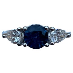 Rundschliff 2,29 Karat Gesamtgewicht Saphir und Birne Diamanten 18k Weißgold Ring