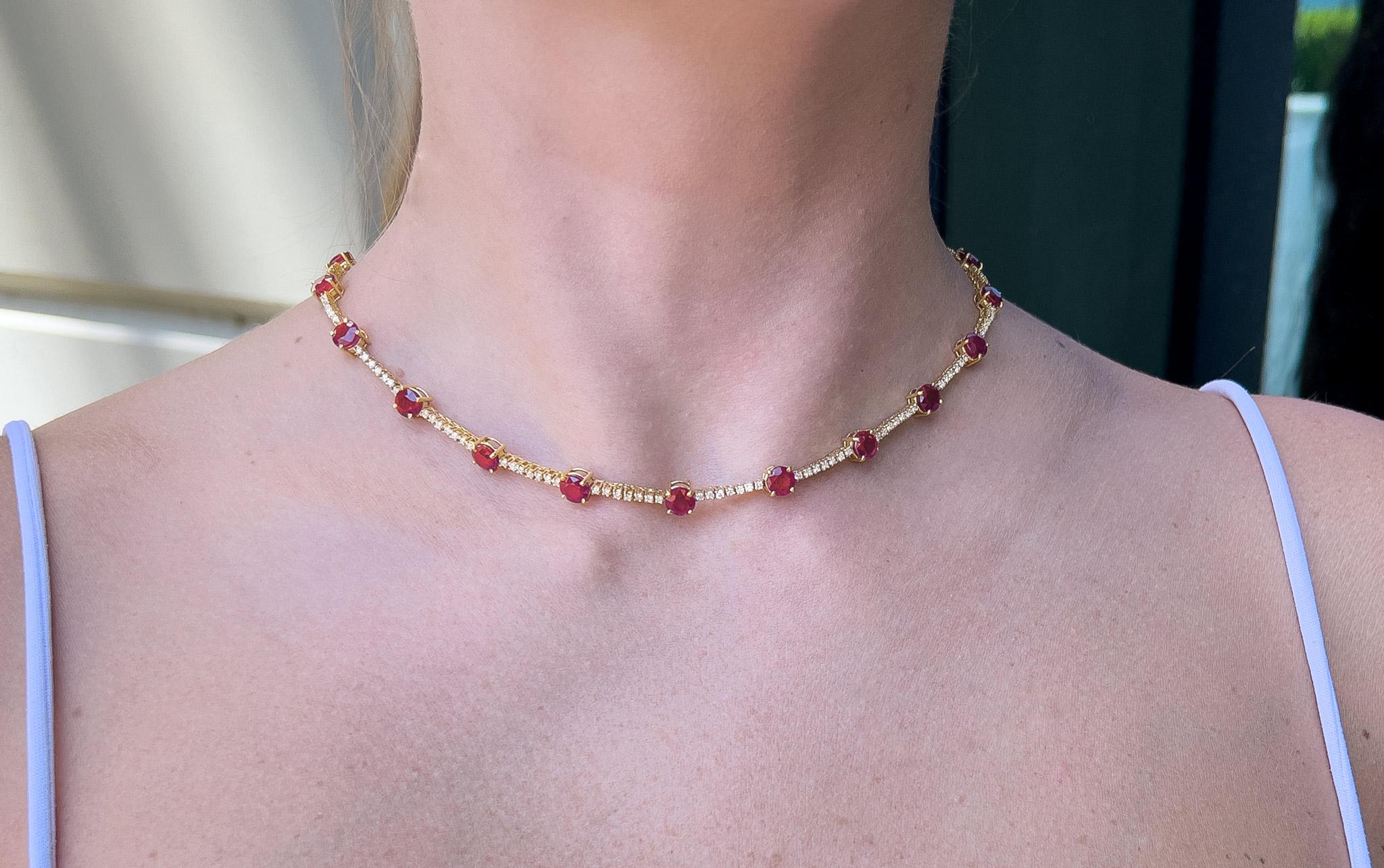 Round Cut 25.10 Carats Ruby Necklace with 2.48 Carats of Diamonds 18K Gold In Excellent Condition For Sale In Carlsbad, CA