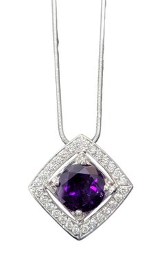 Collier pendentif en or blanc 14 carats avec améthyste de taille ronde et diamant
