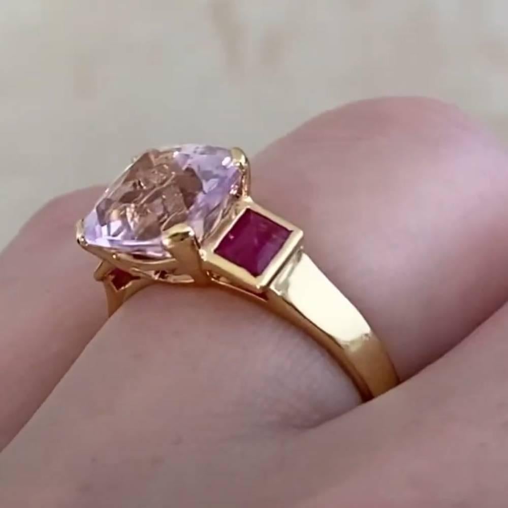 Art Deco Morganite (Approx 1.60-Carats) and Ruby Accent Ring, 18K Yellow Gold For Sale