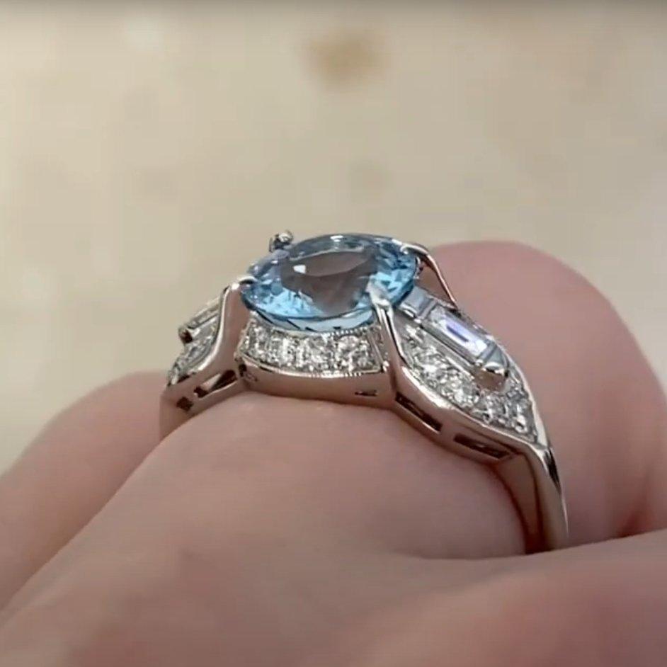 Anello cocktail con acquamarina taglio rotondo (circa 1,70 carati), platino In condizioni ottime in vendita a New York, NY