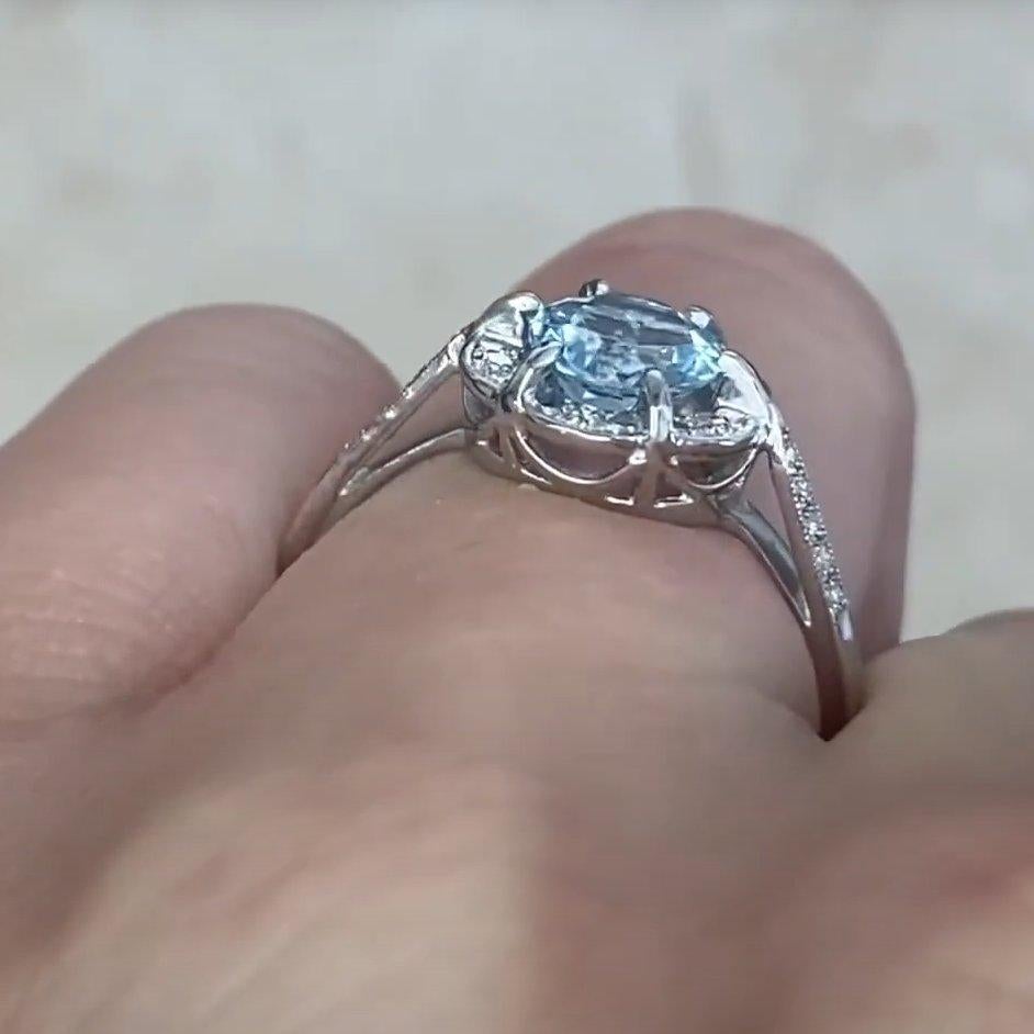 Rundschliff Aquamarin-Diamant-Halo-Ring ( ca. 0,7-karätiger Platin), Platin Damen im Angebot