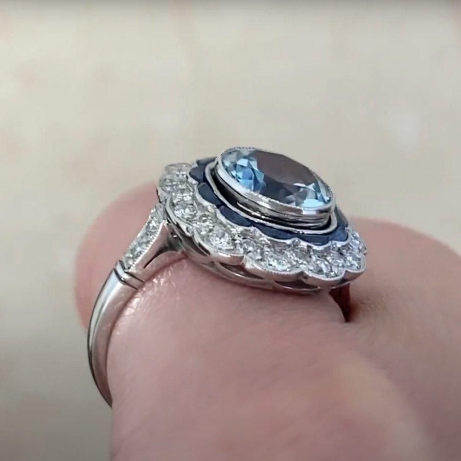 Taglio rotondo Anello a doppio anello con acquamarina taglio rotondo (circa 1,60 carati), platino in vendita
