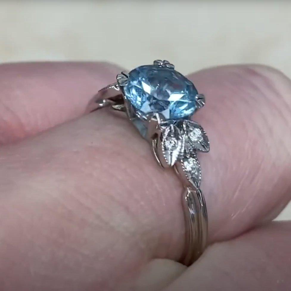 Round Cut Aquamarine Engagement Ring (Approx 0.80-Carats), Platinum In Excellent Condition For Sale In New York, NY