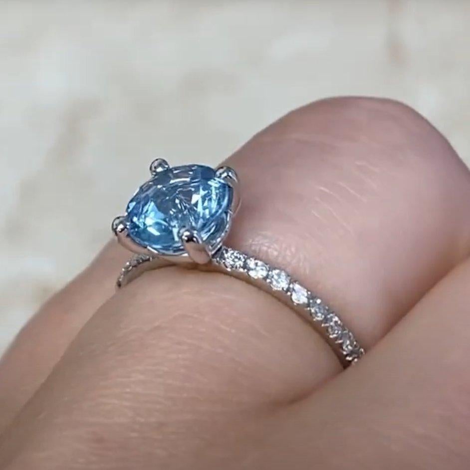 Bague de fiançailles en or blanc 18 carats avec aigue-marine taille ronde (environ 1,10 carat) Pour femmes en vente