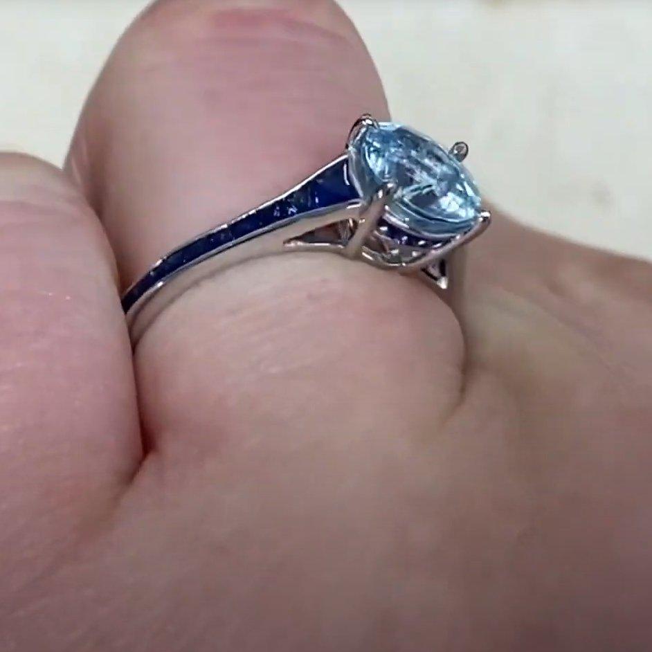 Anillo de compromiso de aguamarina talla redonda (aprox. 1.20 quilates), platino Corte redondo en venta