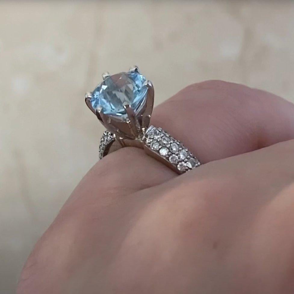 Round Cut Aquamarine Engagement Ring (Approx. 1.80-Carats), 18K White Gold In Excellent Condition For Sale In New York, NY