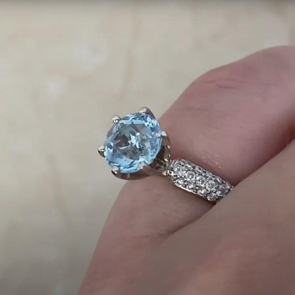 Bague de fiançailles en or blanc 18 carats avec aigue-marine de taille ronde (environ 1,80 carat) Pour femmes en vente