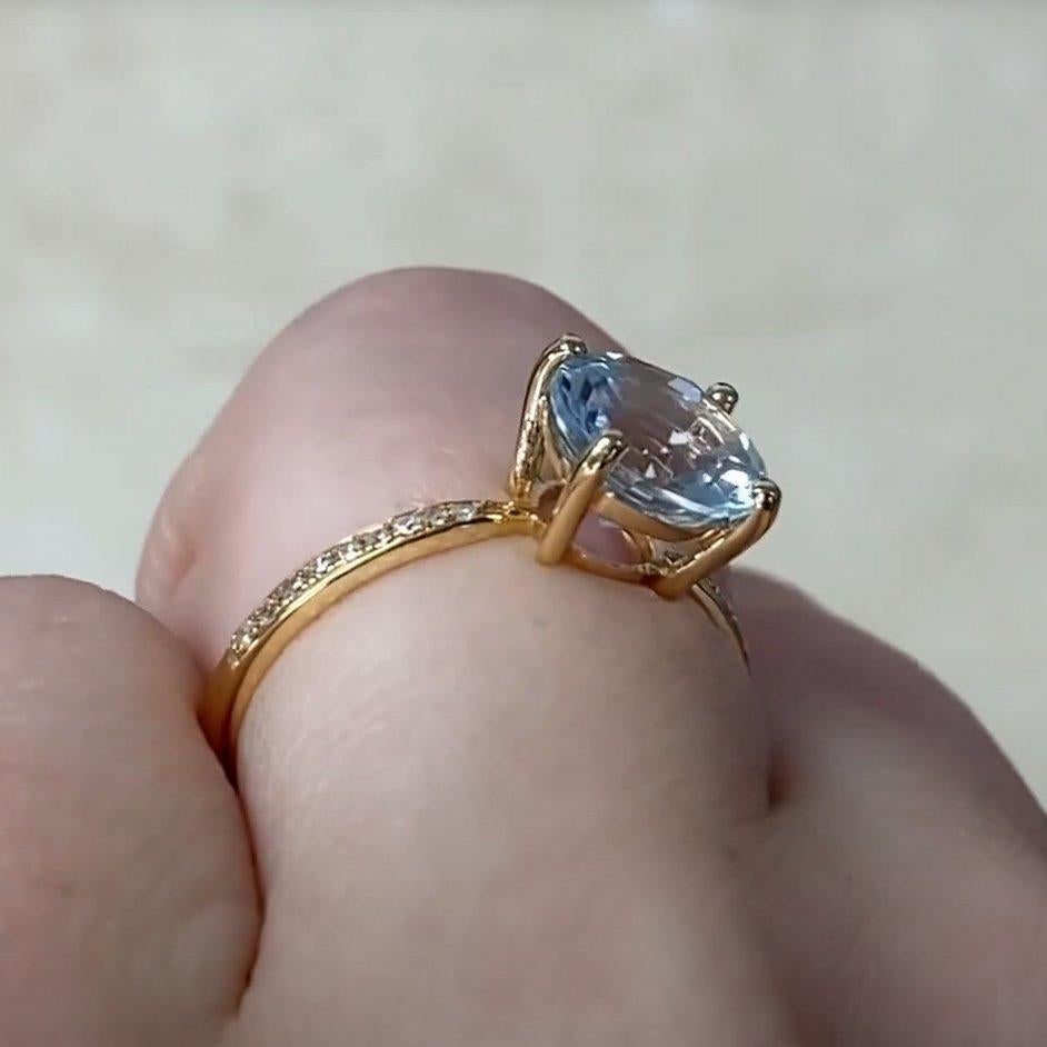 Taglio rotondo Anello di fidanzamento con acquamarina taglio rotondo (circa 1,9 carati), oro giallo 18 carati in vendita