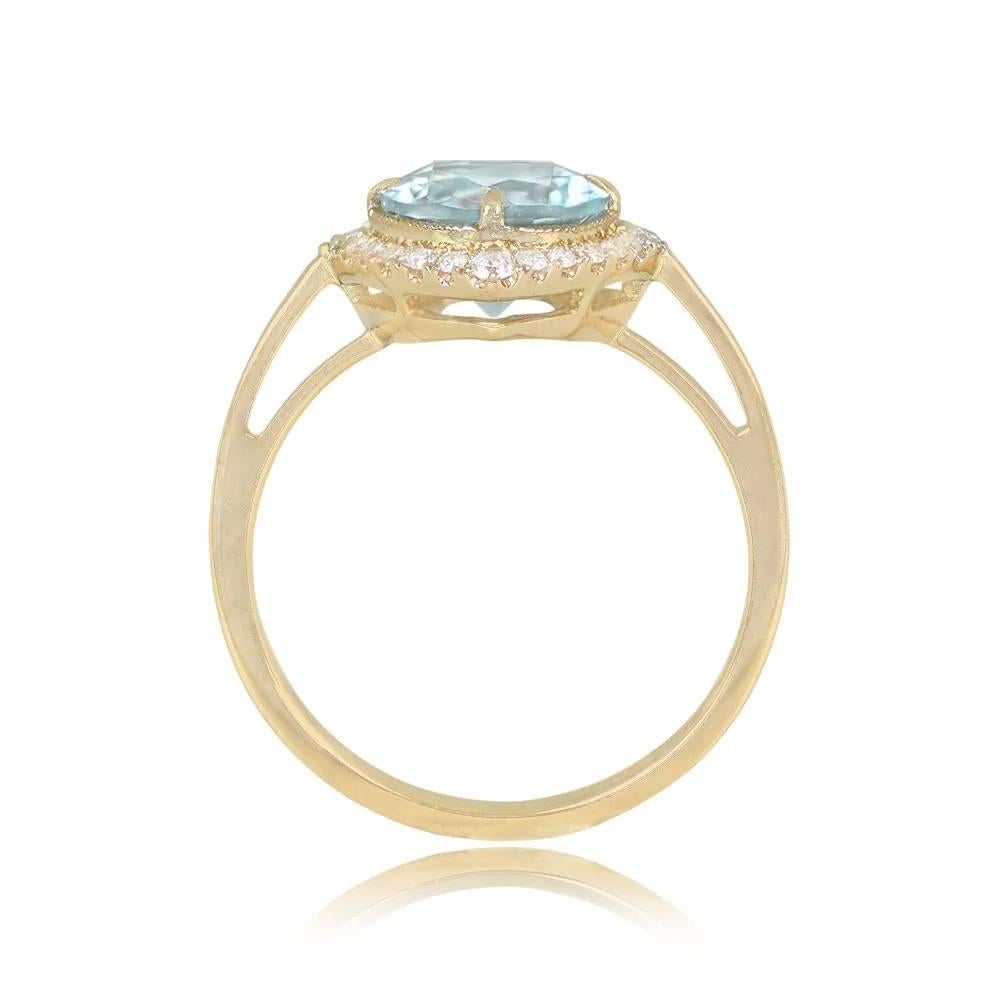 Round Cut Aquamarine Engagement Ring, Diamond Halo, 18k Yellow Gold In Excellent Condition For Sale In New York, NY