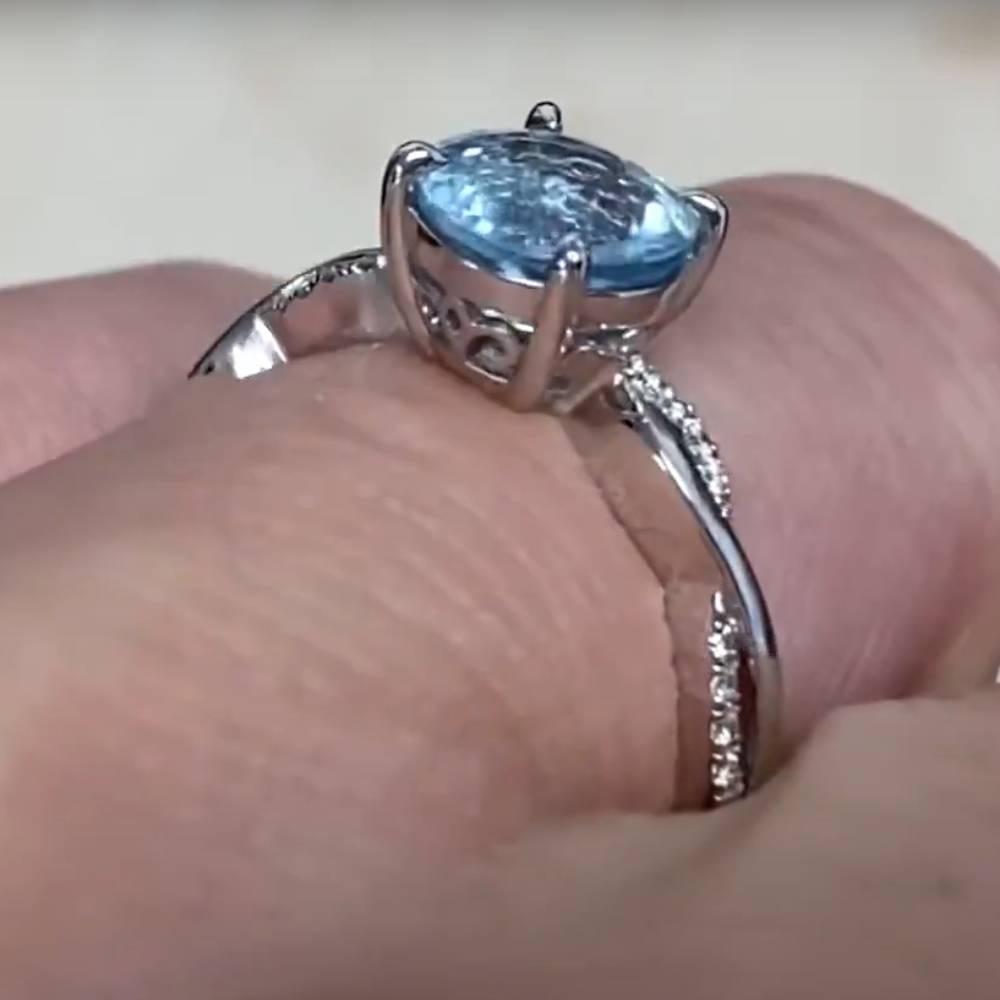 Round Cut Aquamarine Prong-Set Ring (Approx 1.3-Carats), Platinum In Excellent Condition For Sale In New York, NY