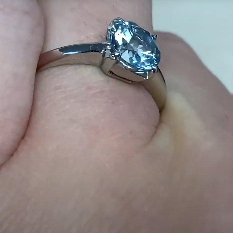 Anello con acquamarina taglio rotondo (circa 1,10 carati), platino In condizioni ottime in vendita a New York, NY