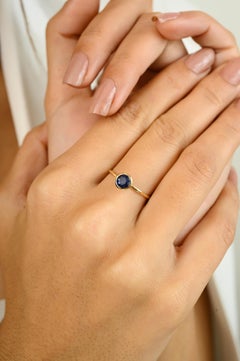 Anillo solitario con zafiro azul talla redonda engastado en bisel en oro amarillo de 14k Regalo para ella
