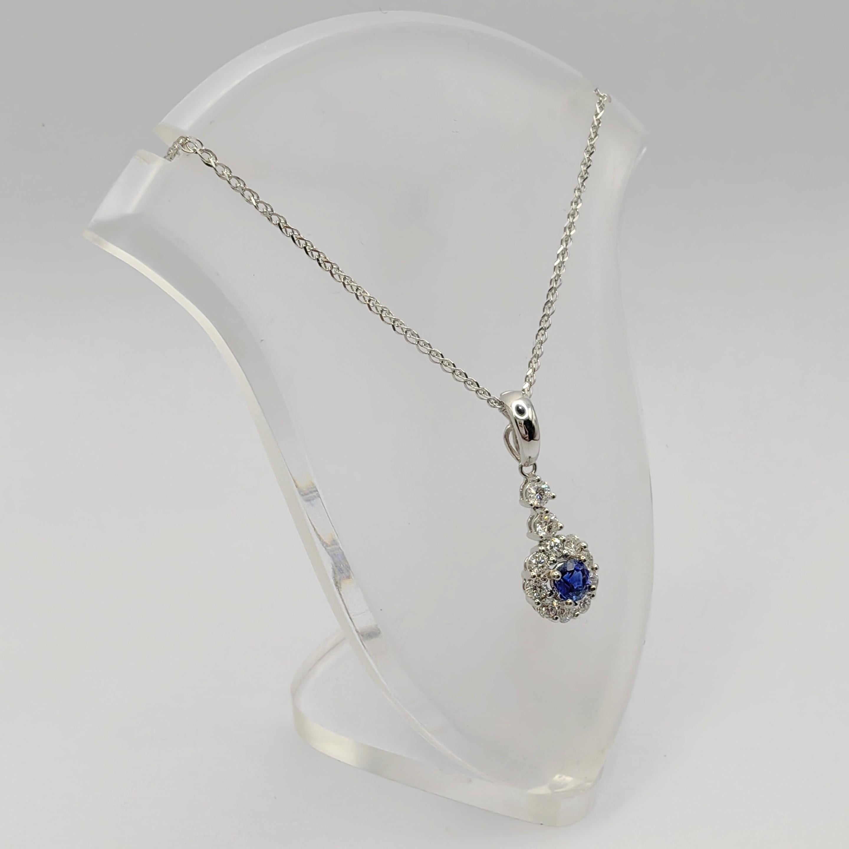Contemporary Round-cut Blue Sapphire Diamond Halo Necklace Pendant in 18K White Gold For Sale