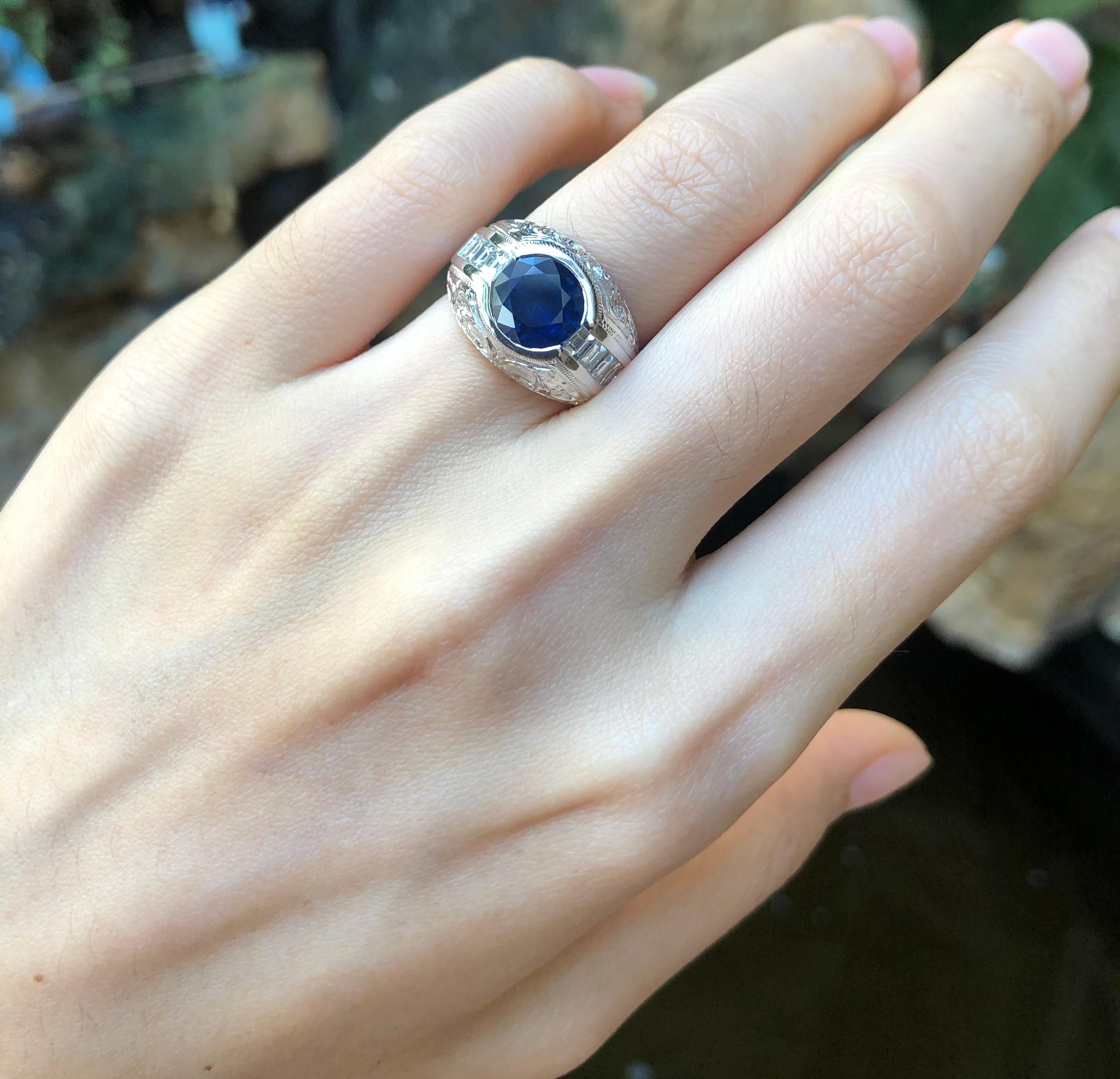 Art Deco Round Cut Blue Sapphire, Diamond with Engraving Ring Set in Platinum 950 For Sale
