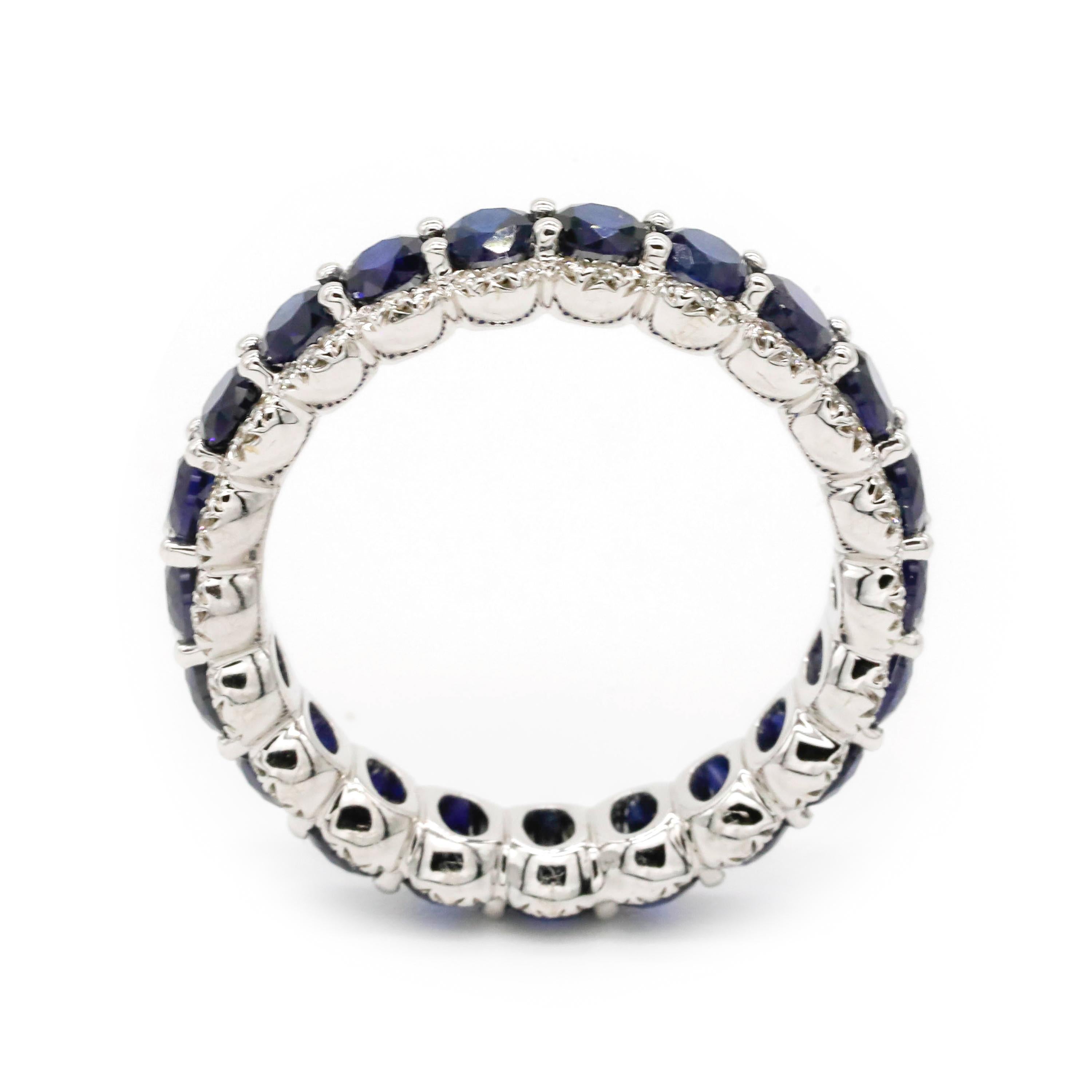 Modern Round Cut Blue Sapphire Prong Set Diamond Eternity Band Ring in 18 K Gold White For Sale