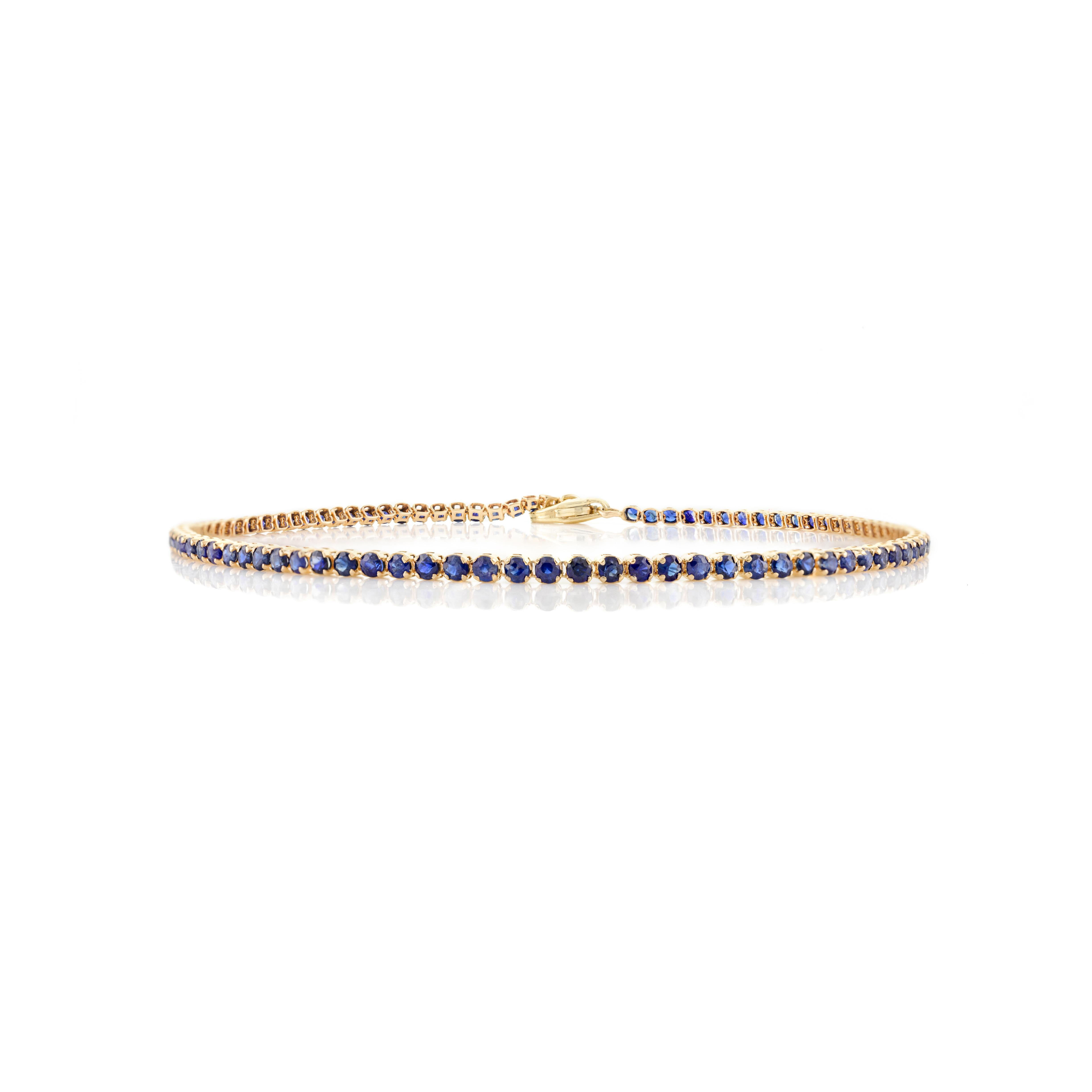 Modernist Round Cut Blue Sapphire Sleek Bracelet in 14K Yellow Gold for Valentine Gifts For Sale