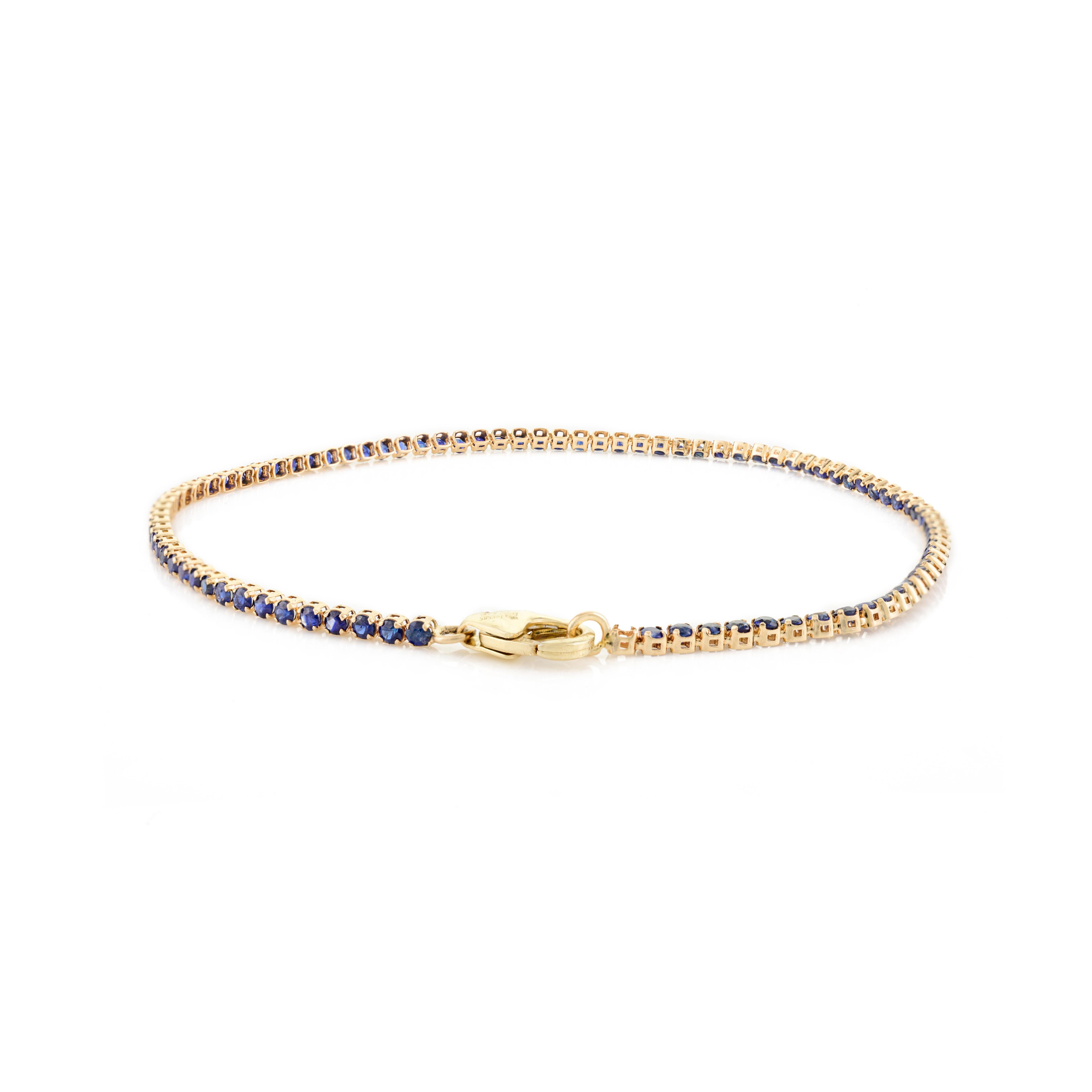 Women's Round Cut Blue Sapphire Sleek Bracelet in 14K Yellow Gold for Valentine Gifts For Sale