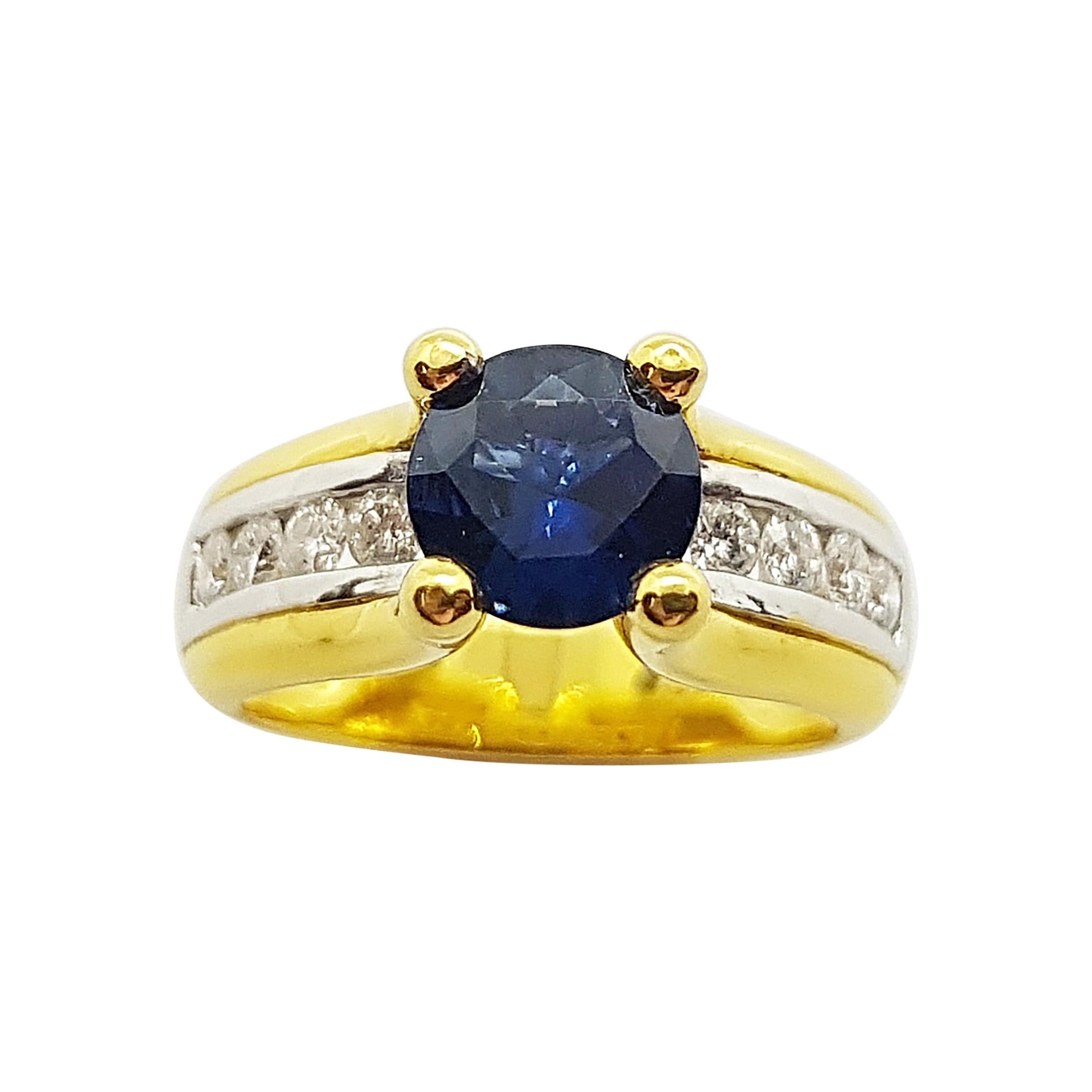 Round Cut Blue Sapphire with Diamond Ring Set in 18 Karat Gold Settings For Sale