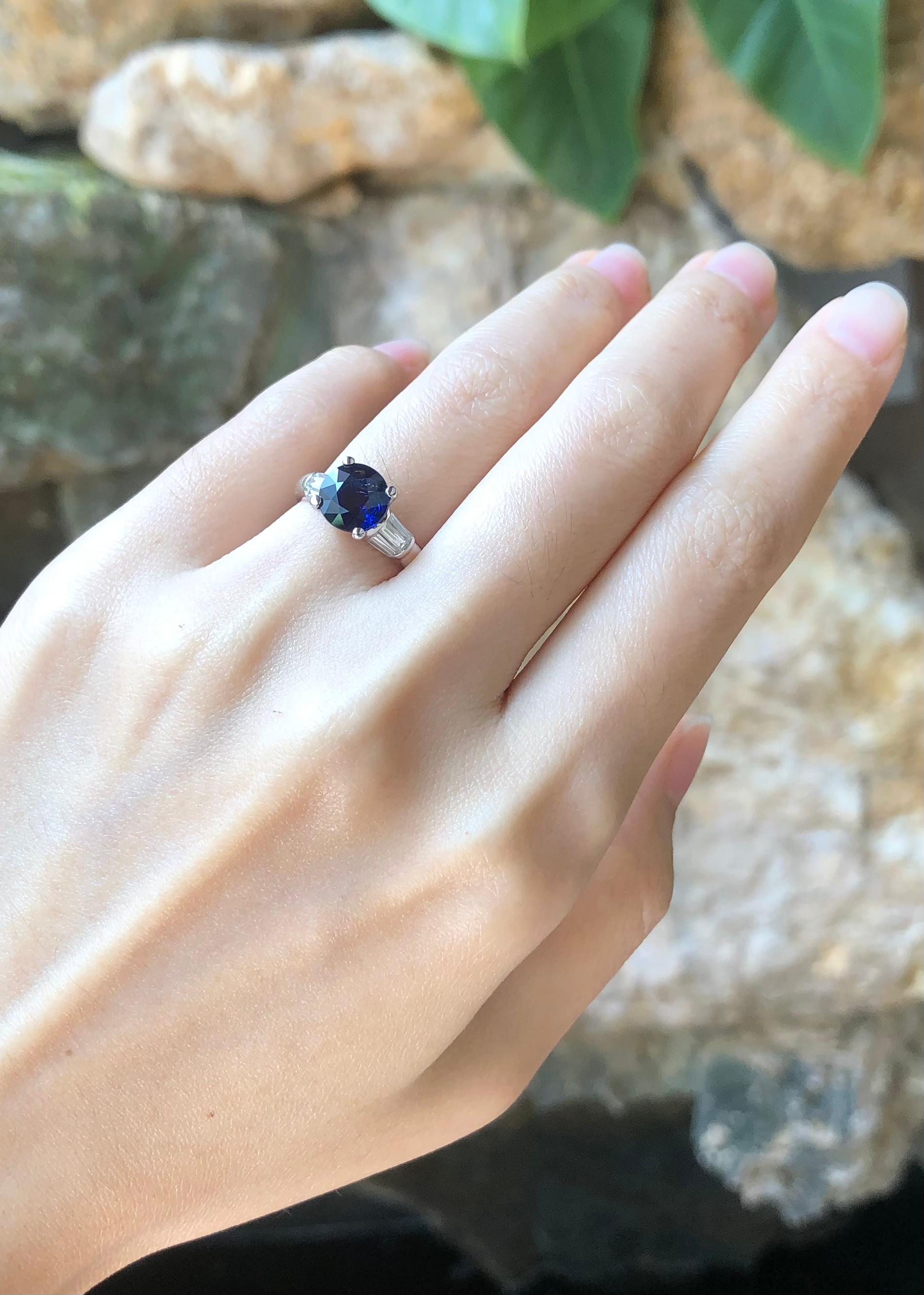 Contemporary Round Cut Blue Sapphire with Diamond Ring Set in 18 Karat White Gold Settings For Sale