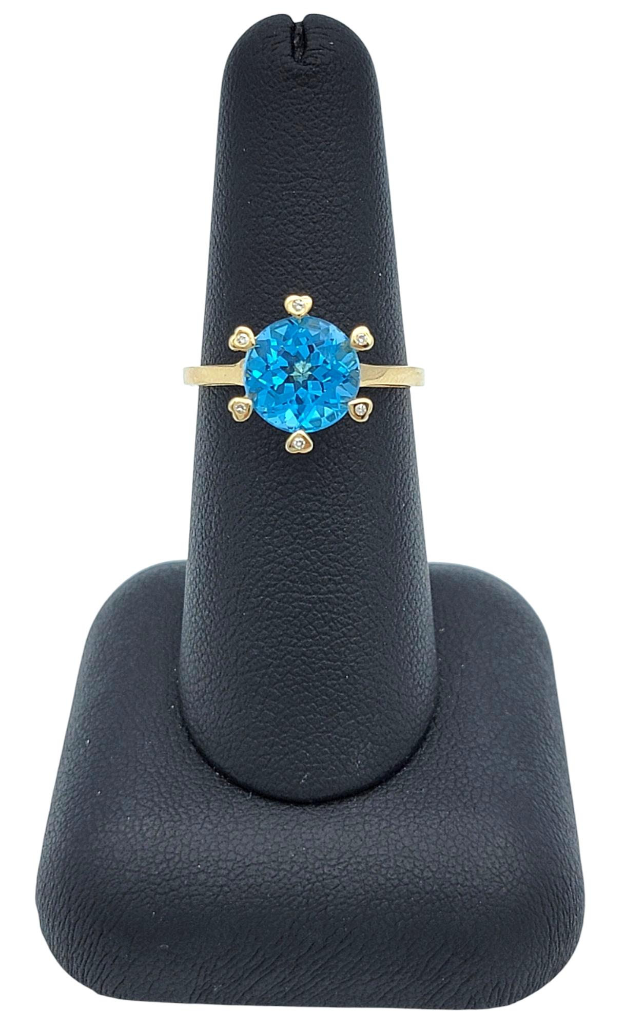 Bague solitaire en or jaune 14 carats avec topaze bleue de taille ronde et griffes en forme de cœur en diamants en vente 5