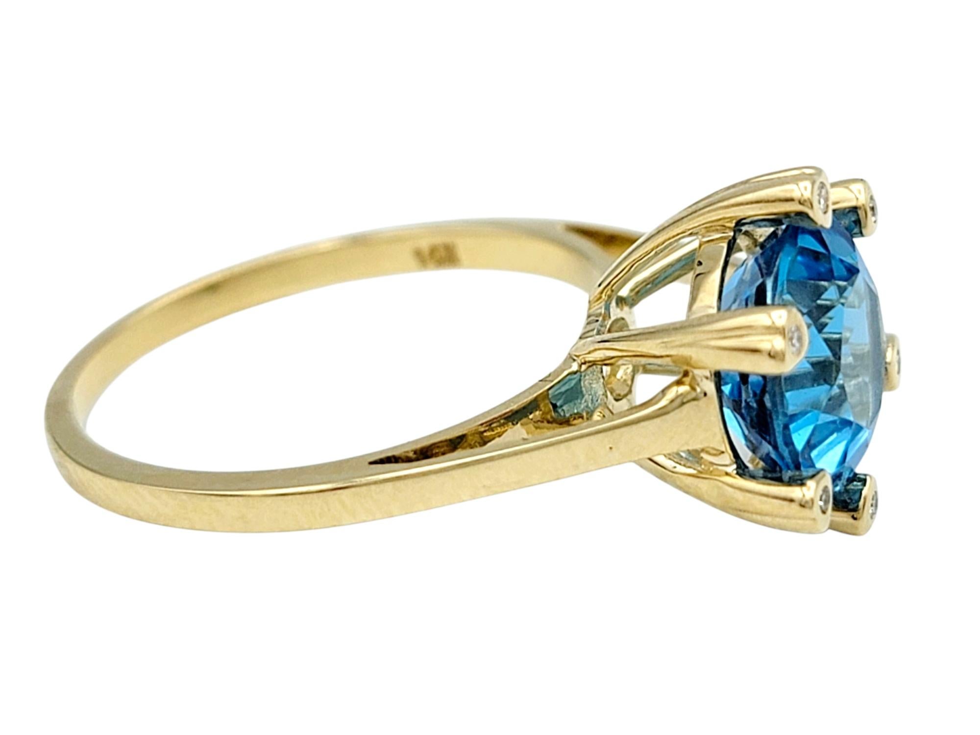 Bague solitaire en or jaune 14 carats avec topaze bleue de taille ronde et griffes en forme de cœur en diamants Pour femmes en vente