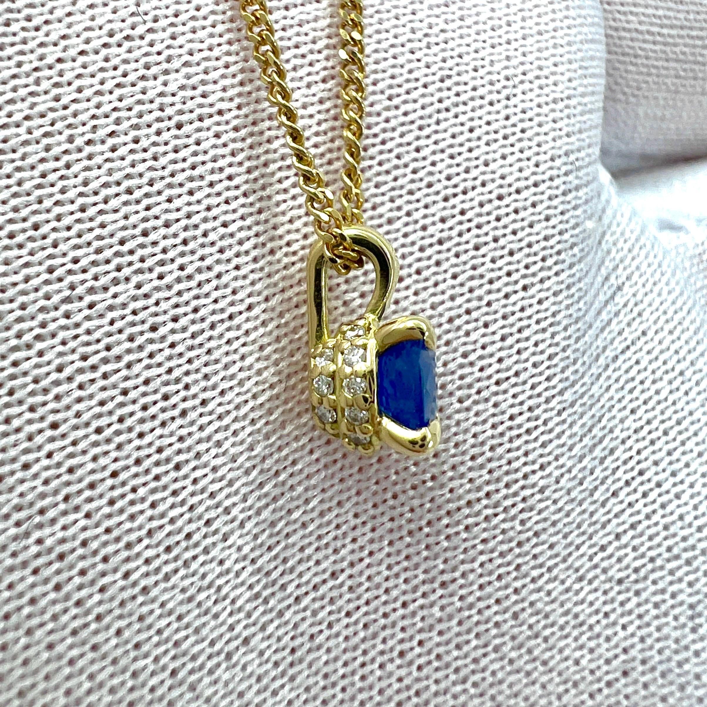 Round Cut Cornflower Blue Ceylon Sapphire 18k Gold Diamond Hidden Halo Pendant In New Condition For Sale In Birmingham, GB