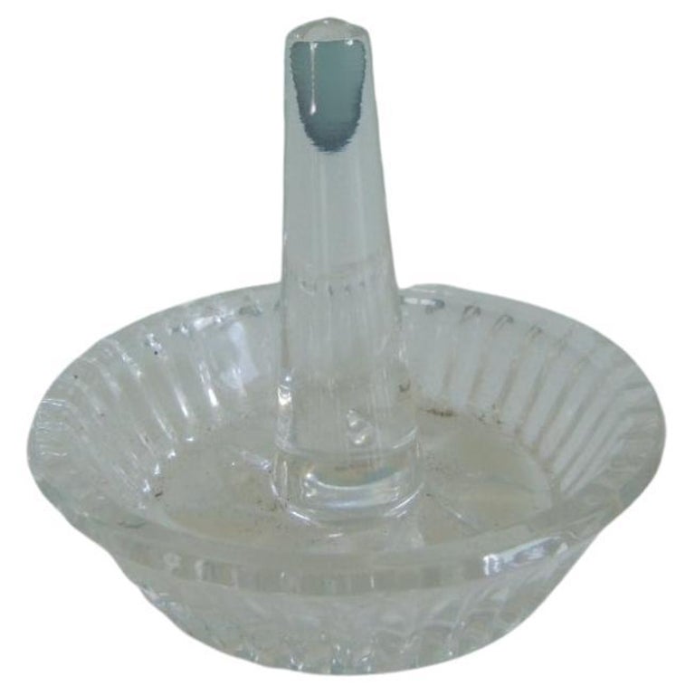 Round Cut Crystal Ring Holder For Sale at 1stDibs