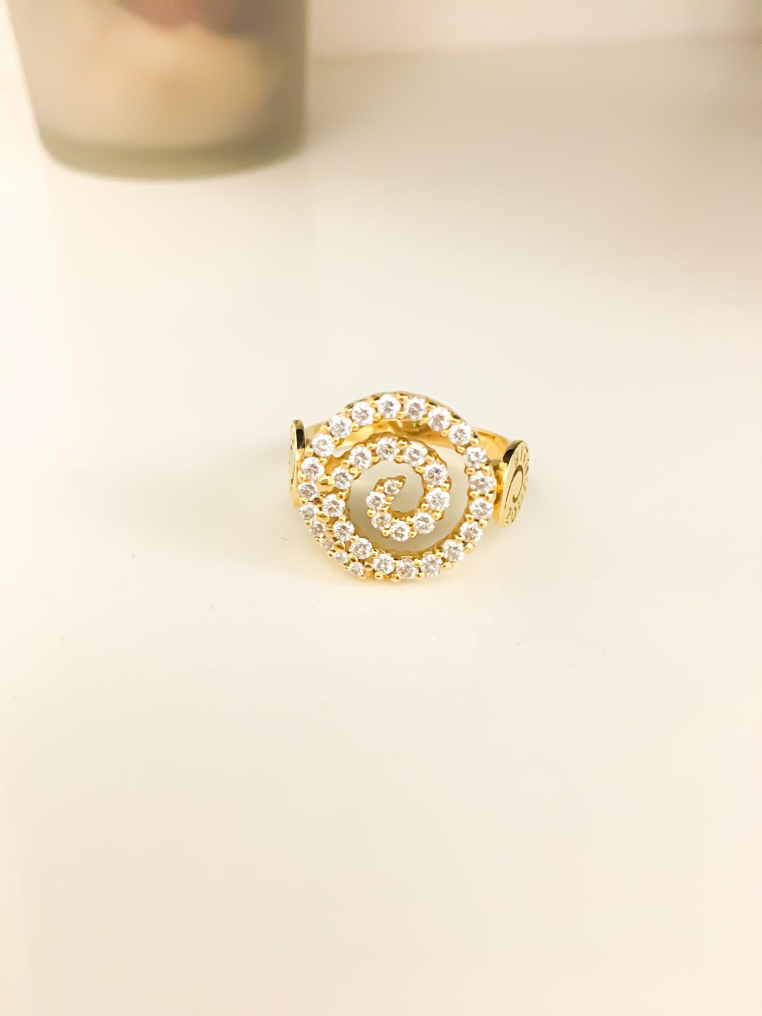 Round Cut Brilliant Cut Diamond 18kt Yellow Gold Spiral Shaped Ring For Sale