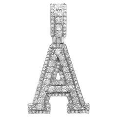 Ciondolo con diamante taglio rotondo e lettera "A" in oro bianco 14K 0,78Cttw
