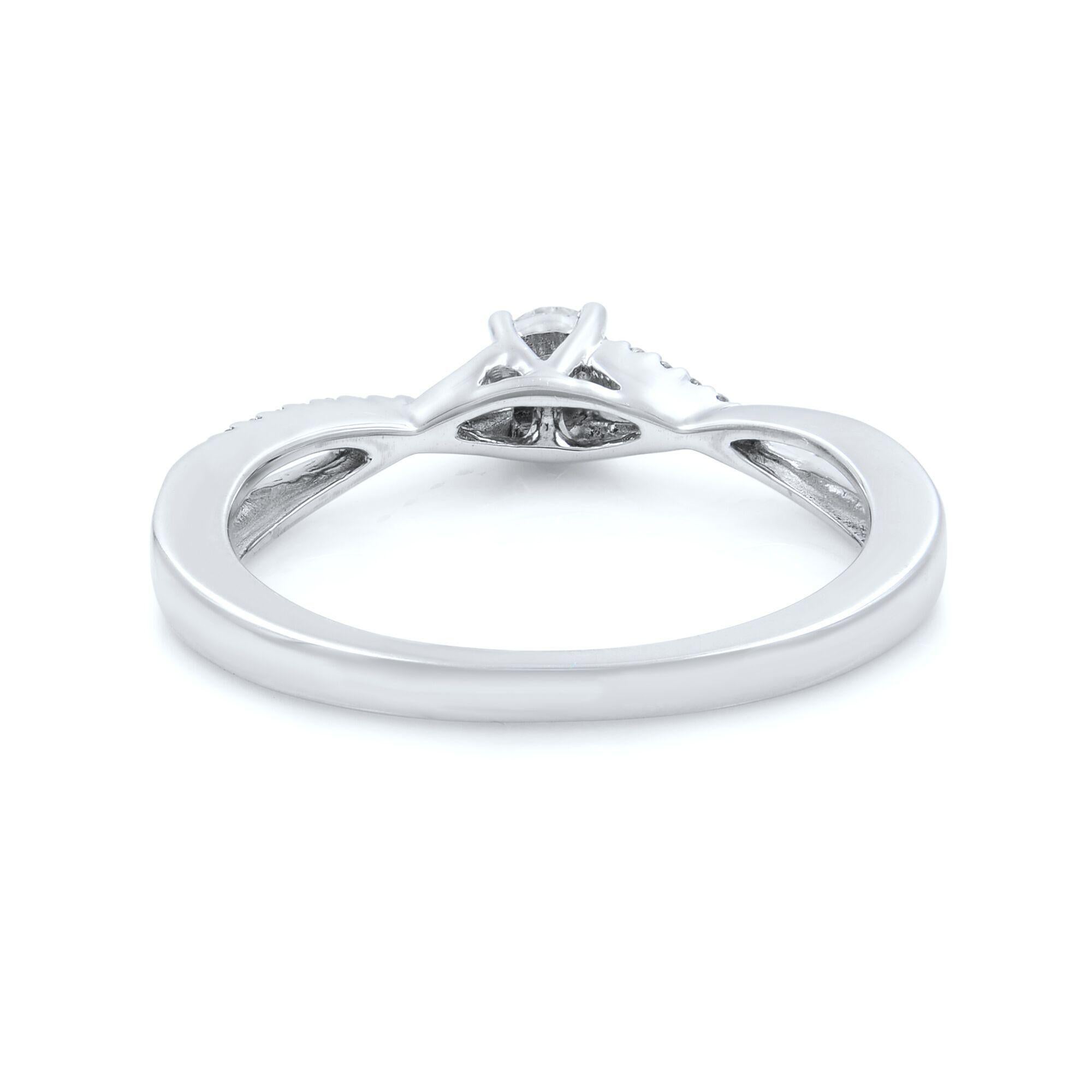Questo bellissimo anello di fidanzamento da donna è realizzato in oro bianco 14k. Con circa 0,25 carati di diamanti rotondi taglio brillante con purezza I1 e colore H. H.. La pietra centrale pesa circa 0,15 carati e le pietre d'accento pesano circa