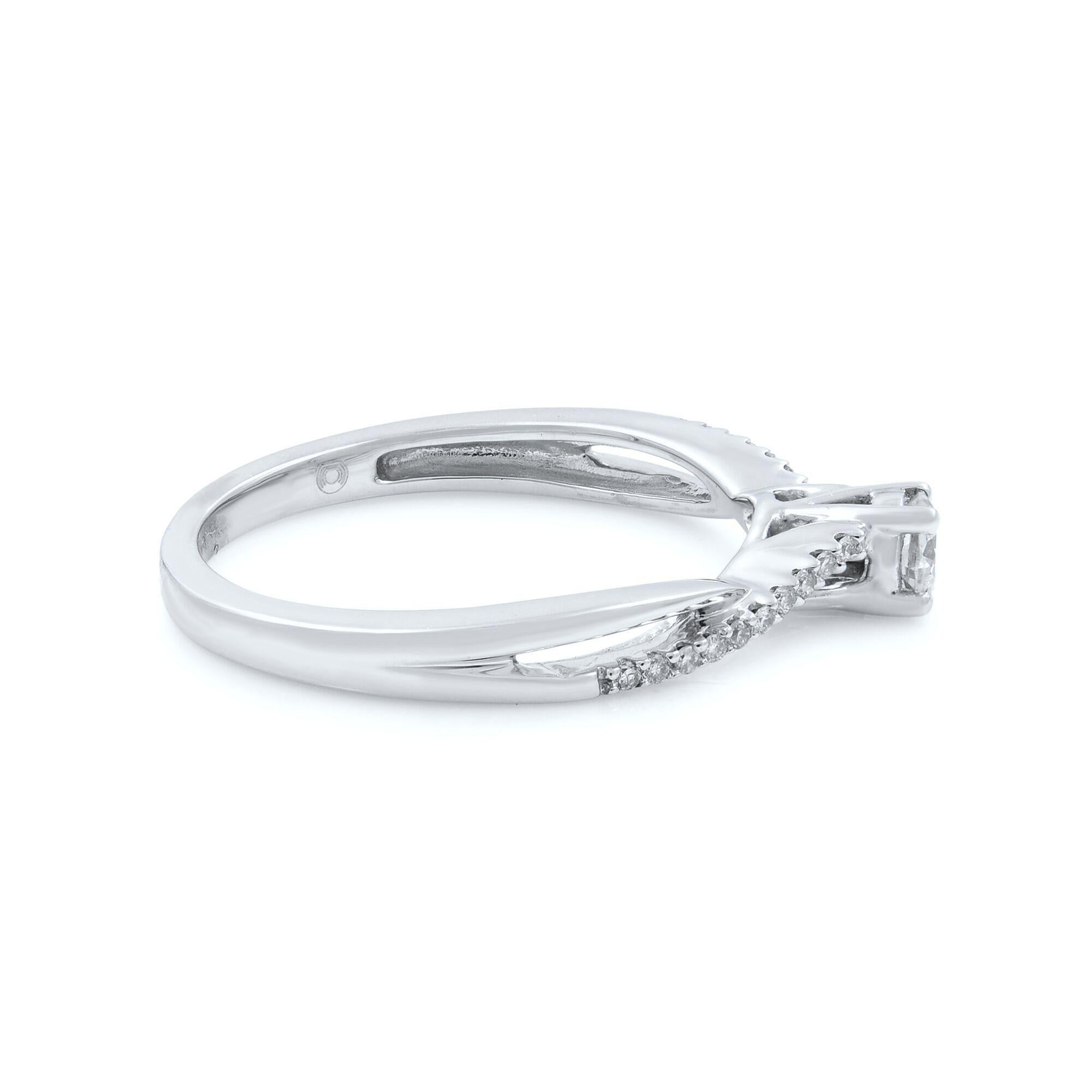 Moderno Anello di fidanzamento da donna con diamanti a taglio rotondo in oro bianco 14K 0.25Cttw in vendita