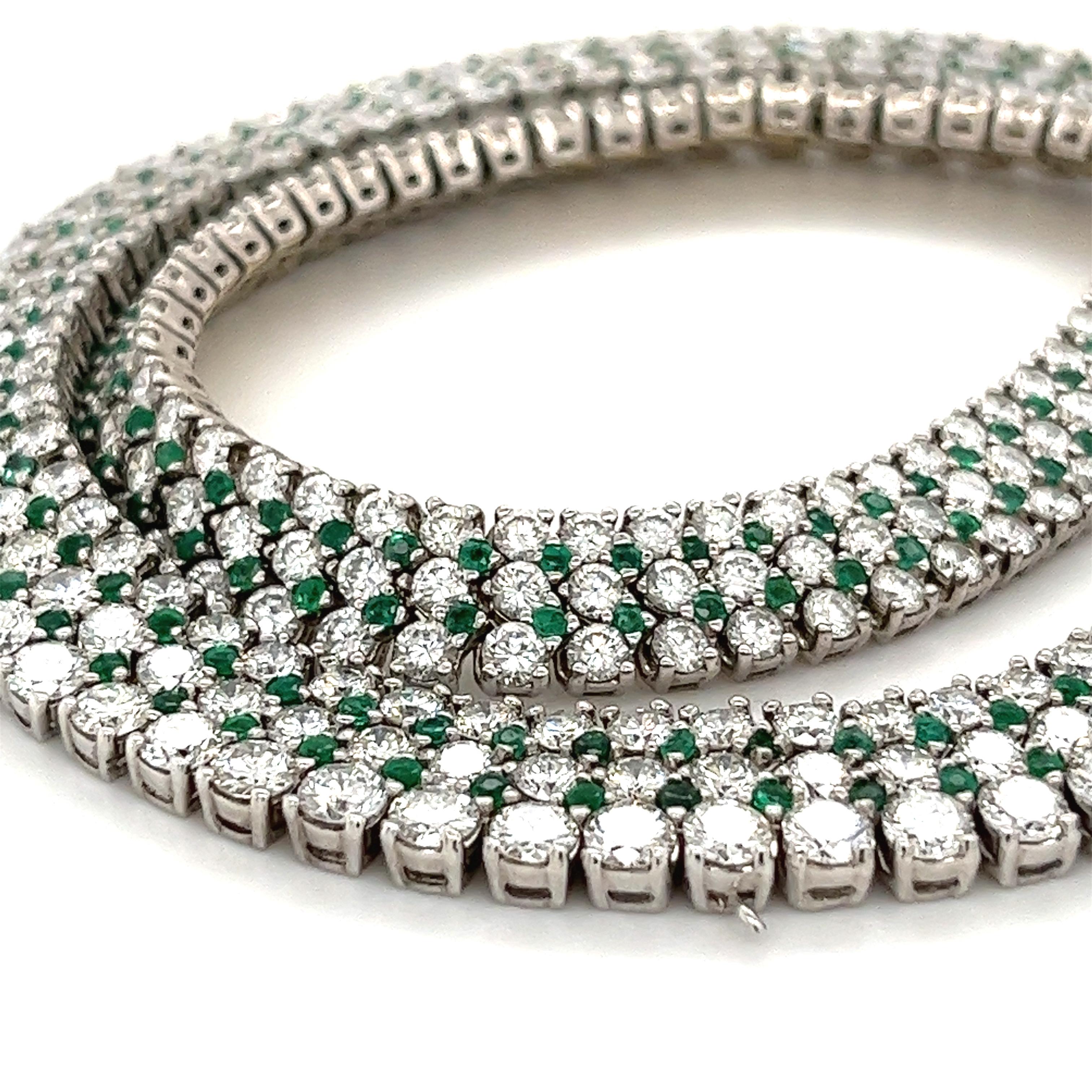 Round Cut Diamond and Emerald Flexible Choker in 18k white gold  In New Condition For Sale In Miami, FL