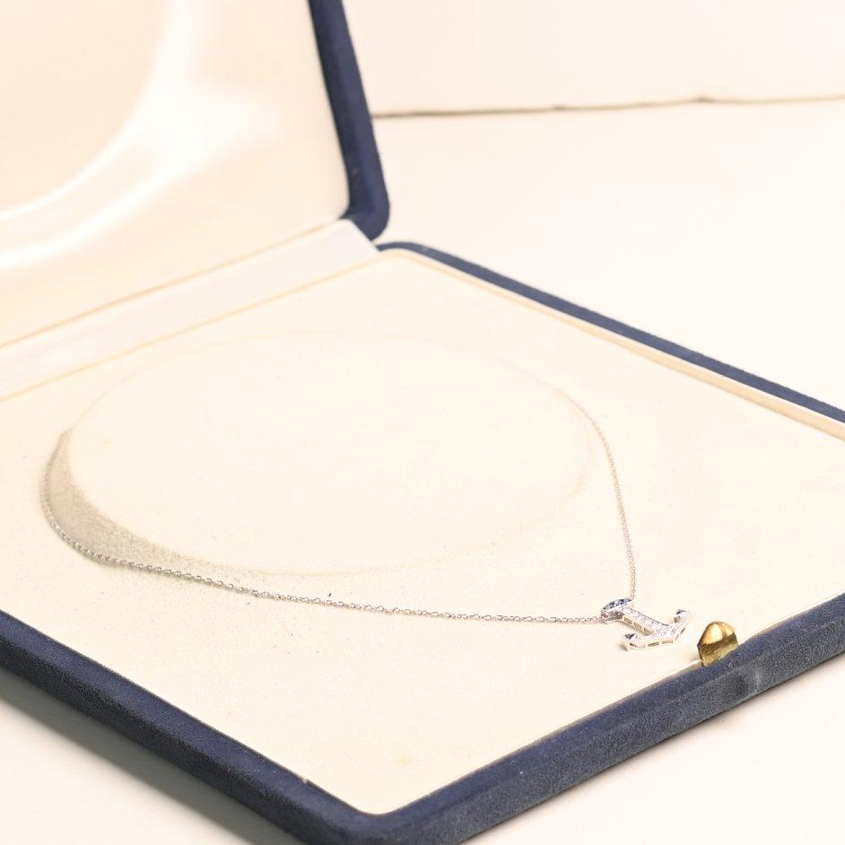 Art déco Collier pendentif en diamants taille ronde (environ 0,20 carat) et saphirs taille française en vente