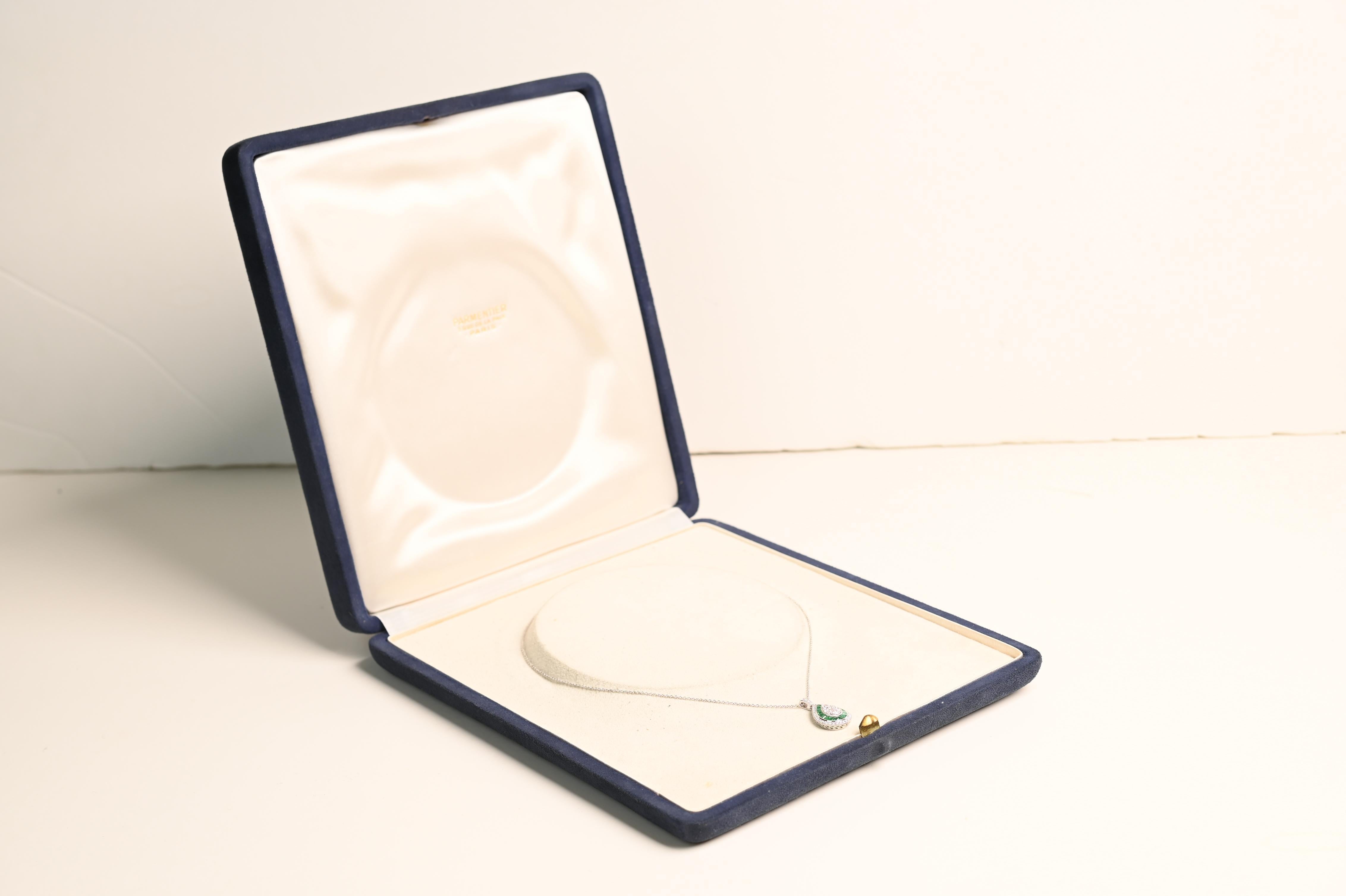 Collier pendentif en diamants taille ronde (environ 0,20 carat) et saphirs taille française Excellent état - En vente à New York, NY