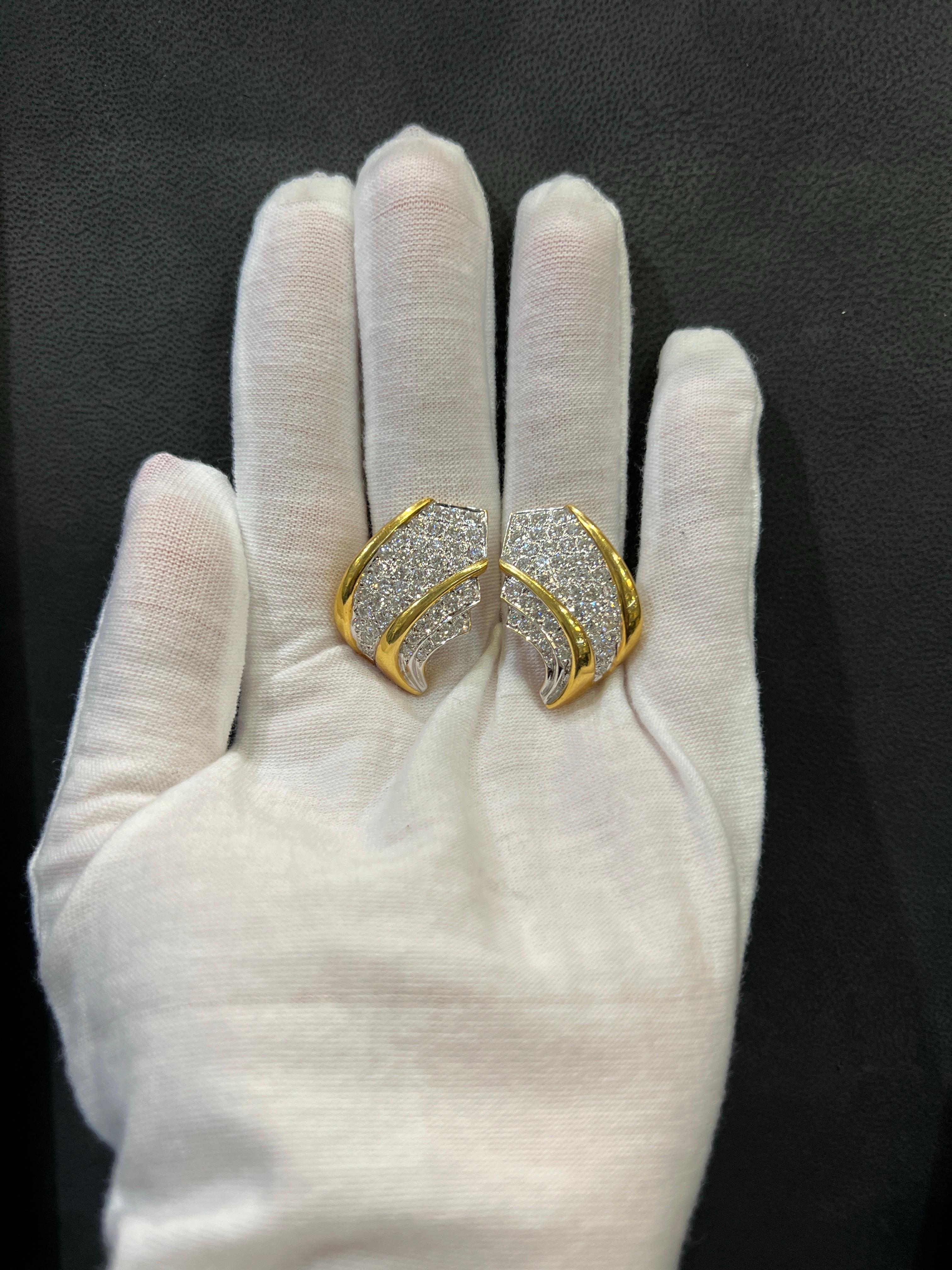 Round Cut Diamond Earrings In Excellent Condition For Sale In New York, NY