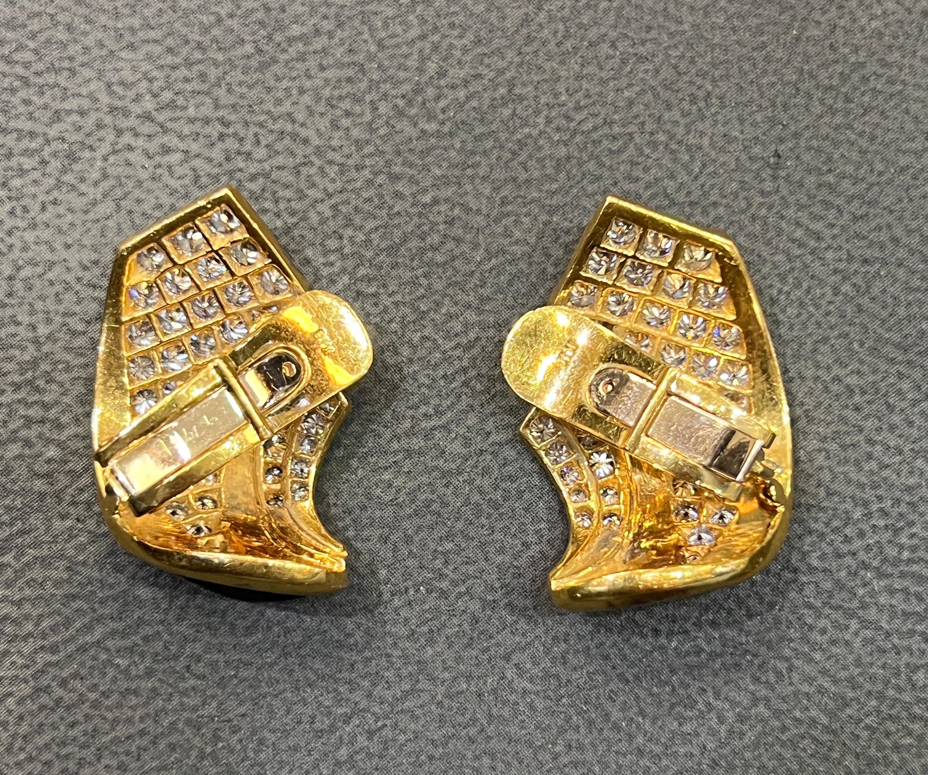 Round Cut Diamond Earrings For Sale 1