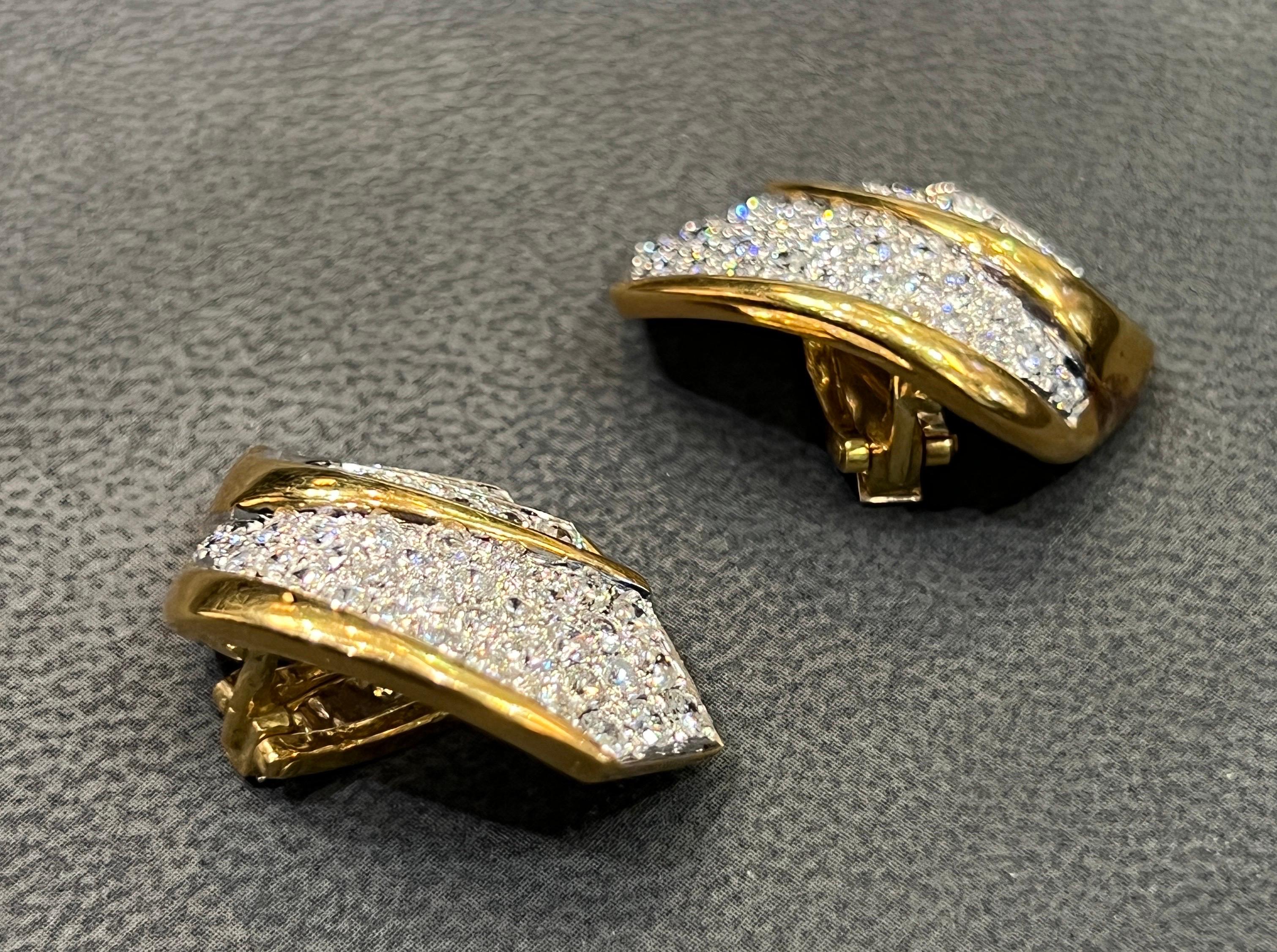 Round Cut Diamond Earrings For Sale 3
