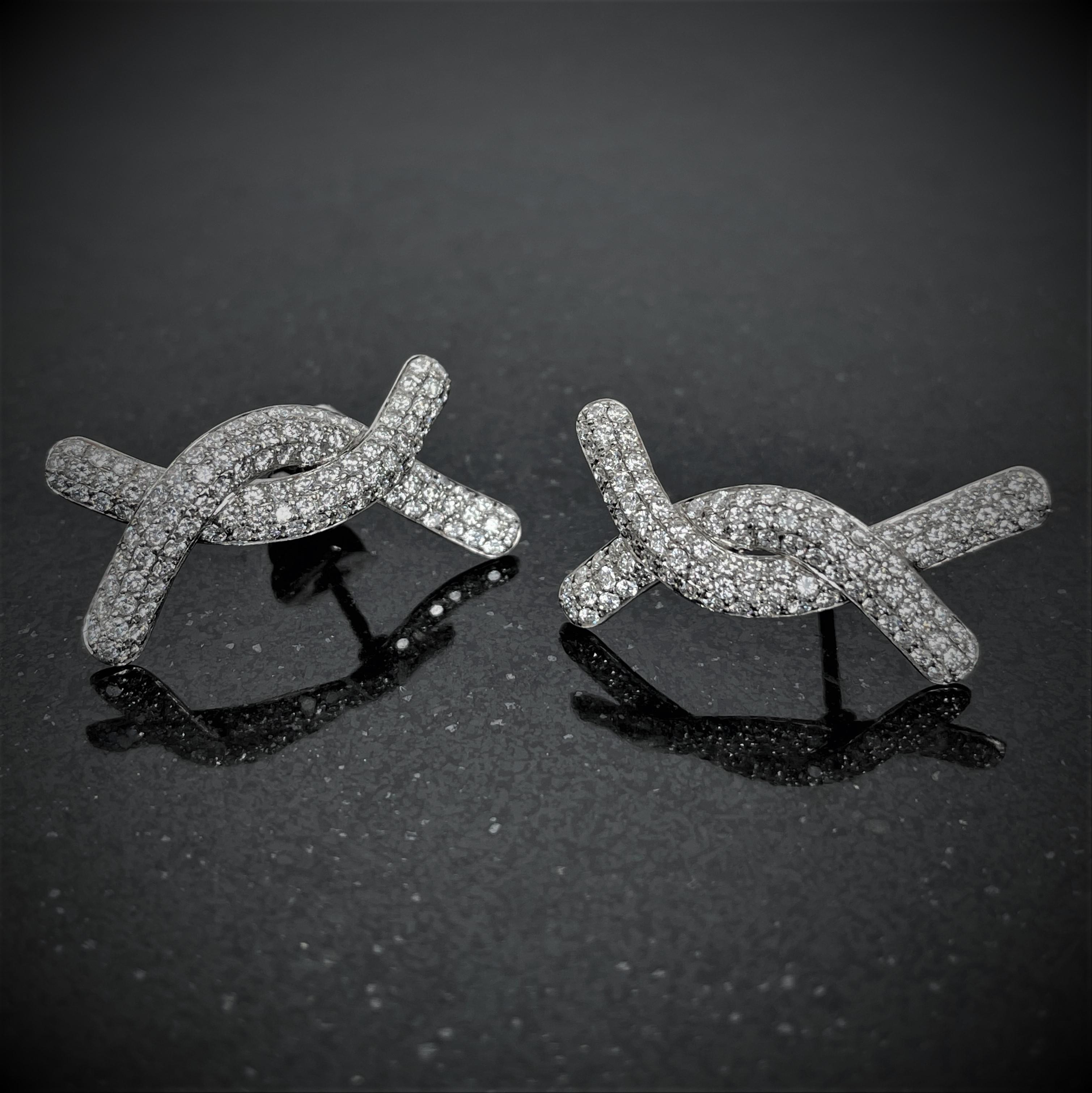 Pendants d'oreilles longs en platine et diamants de taille ronde de 3,81 cm Neuf - En vente à Porto, PT