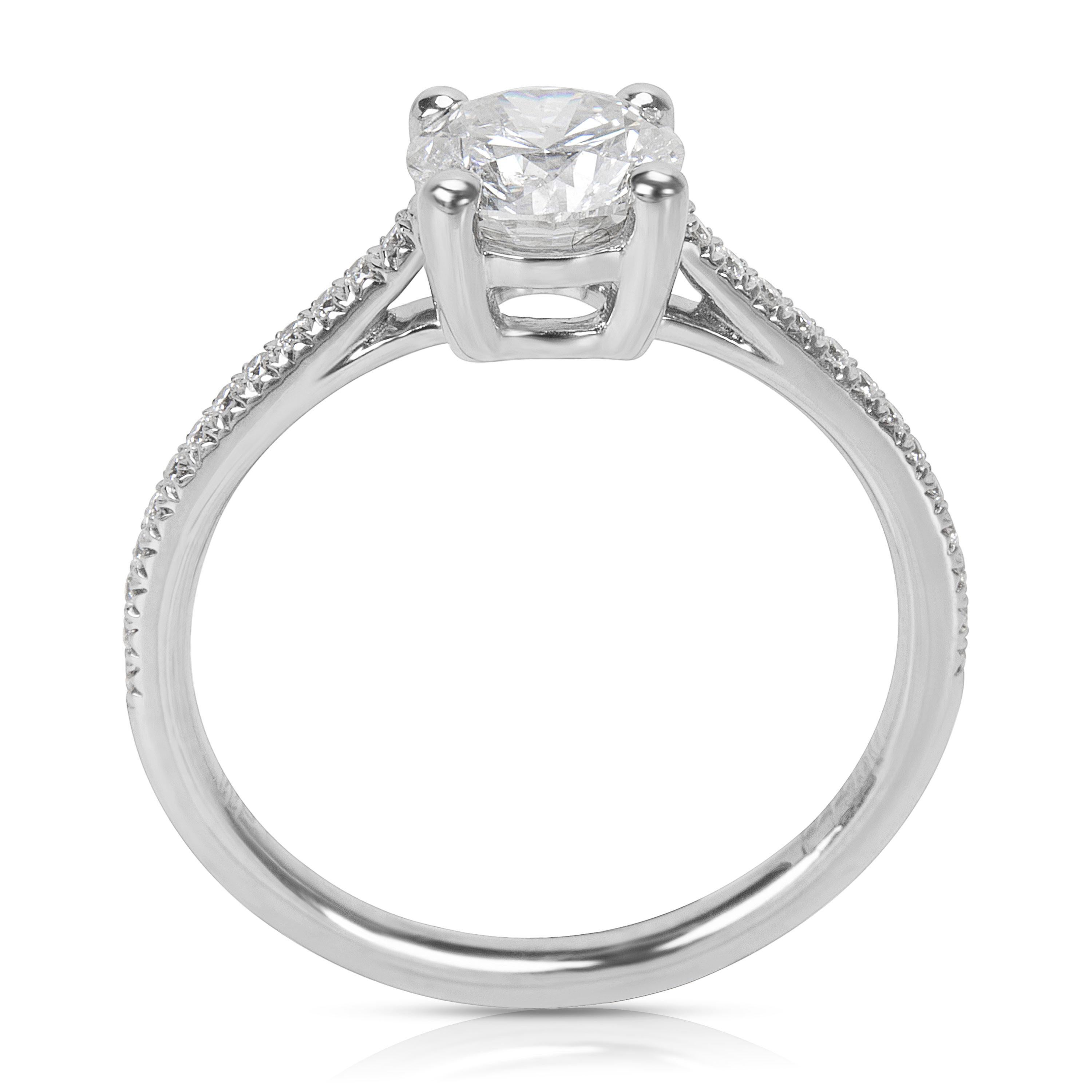 Round Cut Diamond Engagement Ring Set in Platinum 1.20 Carat In Excellent Condition In New York, NY