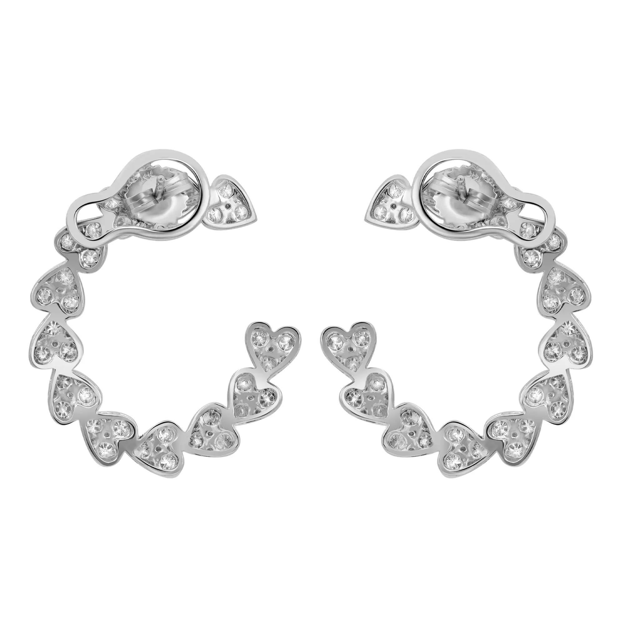 Moderne Boucles d'oreilles cœur en or blanc 14 carats avec diamants taille ronde 4,95 carats en vente