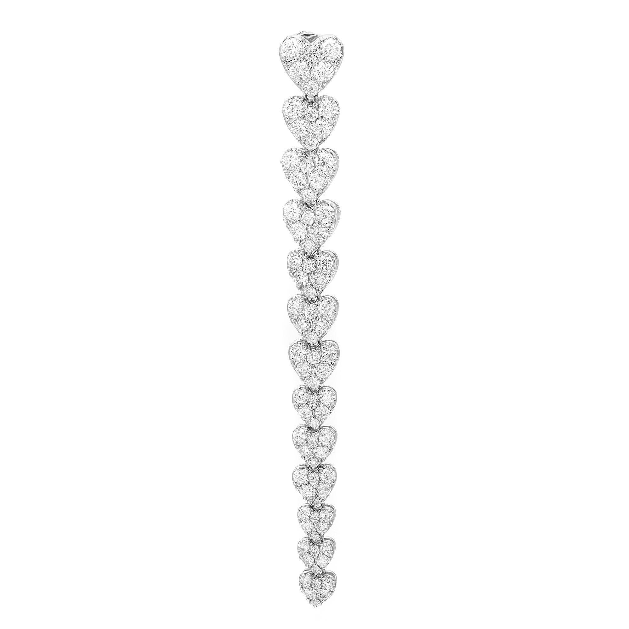 Runder Rundschliff Diamant Multiple Love Heart Lange Tropfenohrringe 18K Weißgold 4,09 Gesamtkaratgewicht im Zustand „Neu“ im Angebot in New York, NY