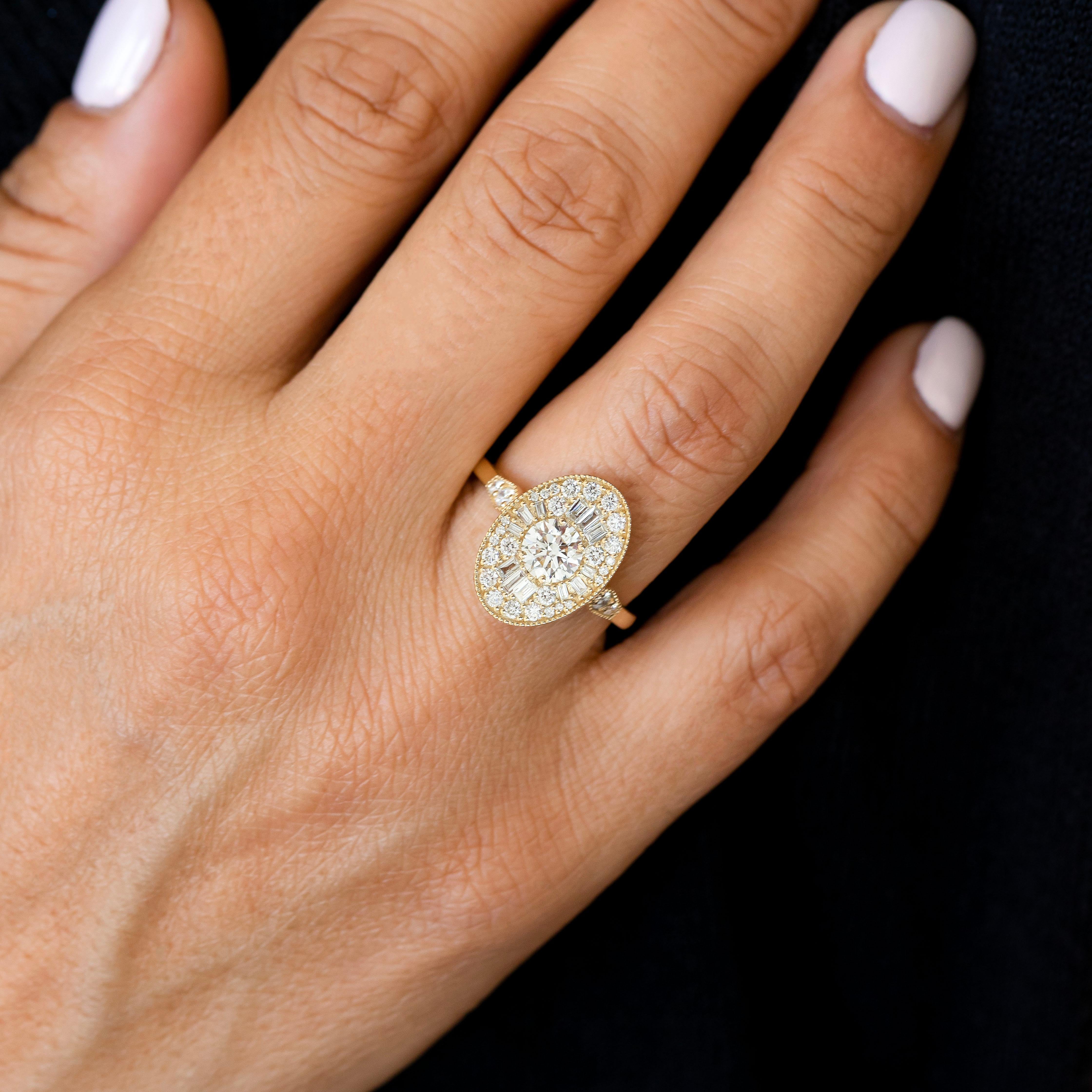 Round Cut Diamond Ring 0, 70 ct (G/SI1) HRD Certificate, Wedding Ring

Cut: 0,70 ct Round Cut Diamond
Color: G
Clarity: SI1
Certificate: HRD Certifikate
Number: 240000169810
14K Gold Ring
Baguette: 0,43 ct E/F Color - VS/SI Clarity
Diamond:0,14 ct 