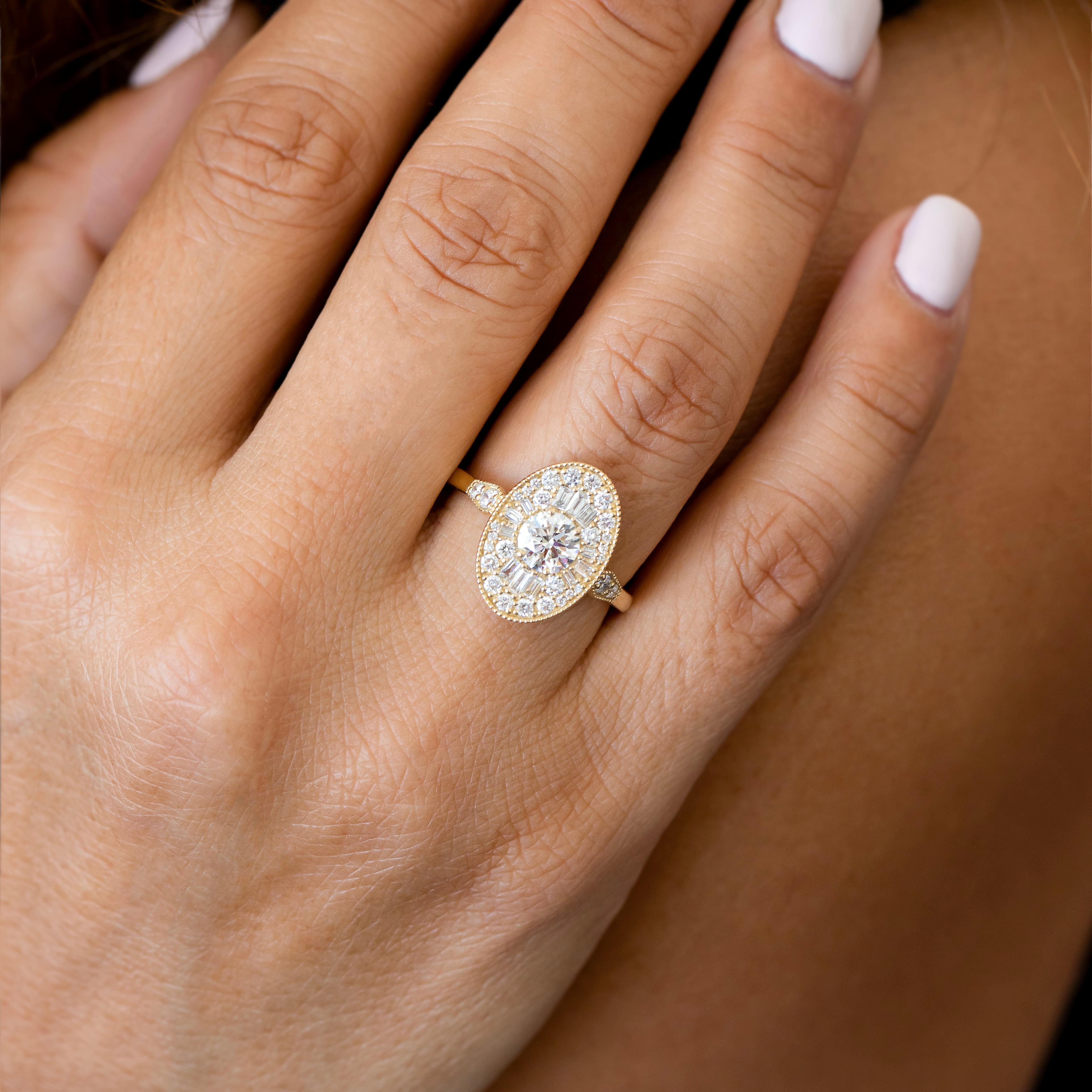 Art Deco Round Cut Diamond Ring 0, 70 ct (G/SI1) HRD Certificate, Wedding Ring For Sale