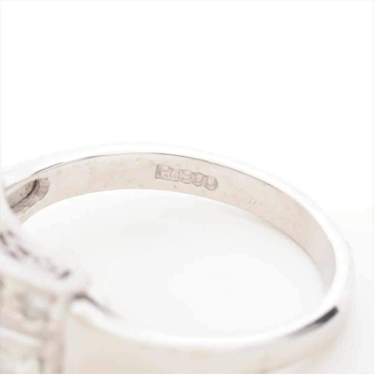 Bague à diamant de taille ronde en platine Pour femmes en vente