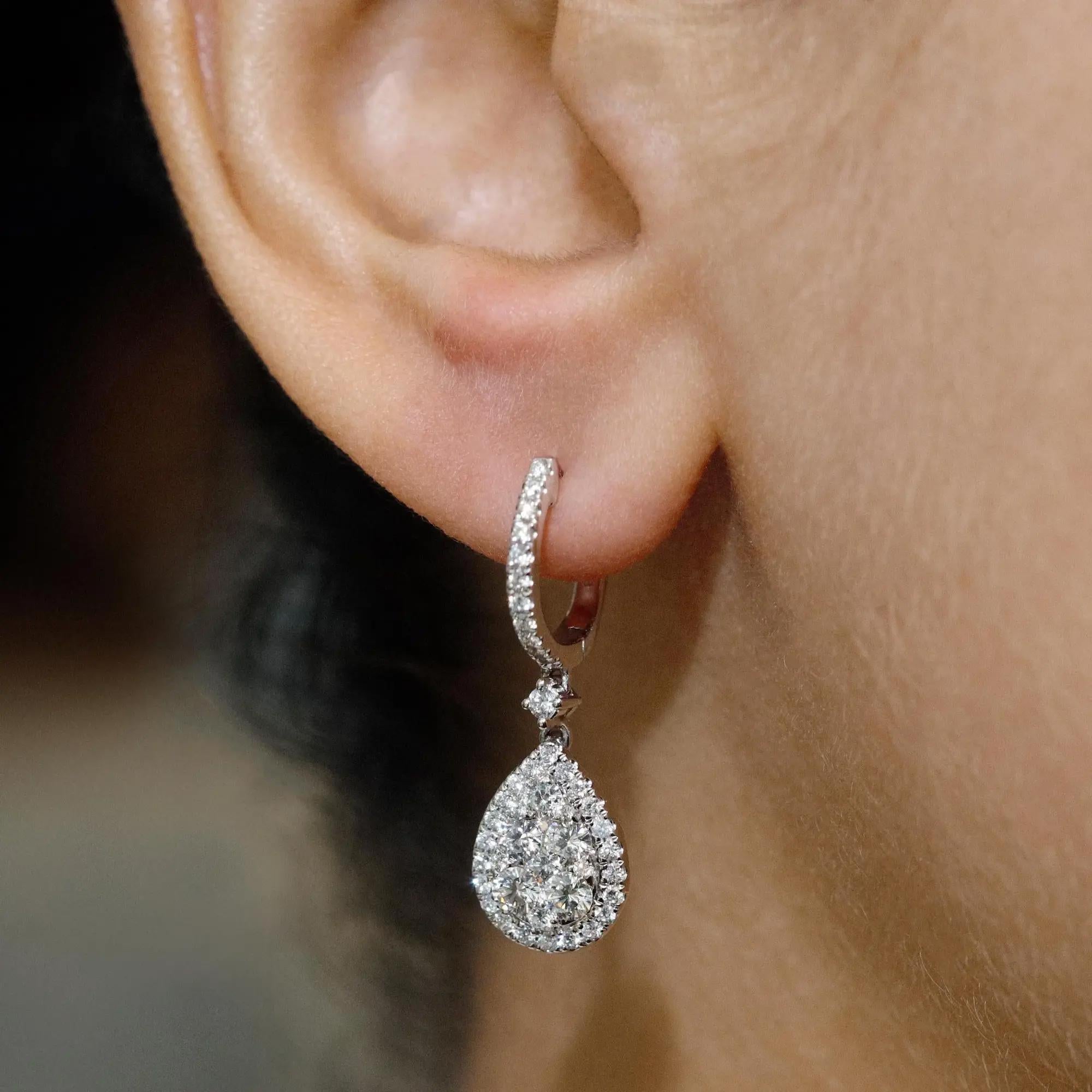 Round Cut Diamond Tear Drop Earrings 18K White Gold 1.65Cttw  In New Condition For Sale In New York, NY