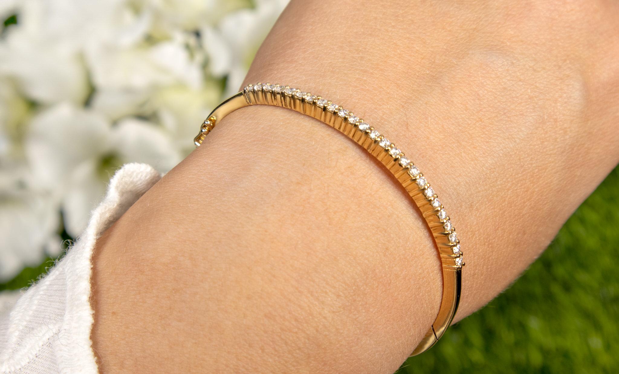 Women's or Men's Round Cut Diamond Tennis Bracelet 14K Yellow Gold For Sale