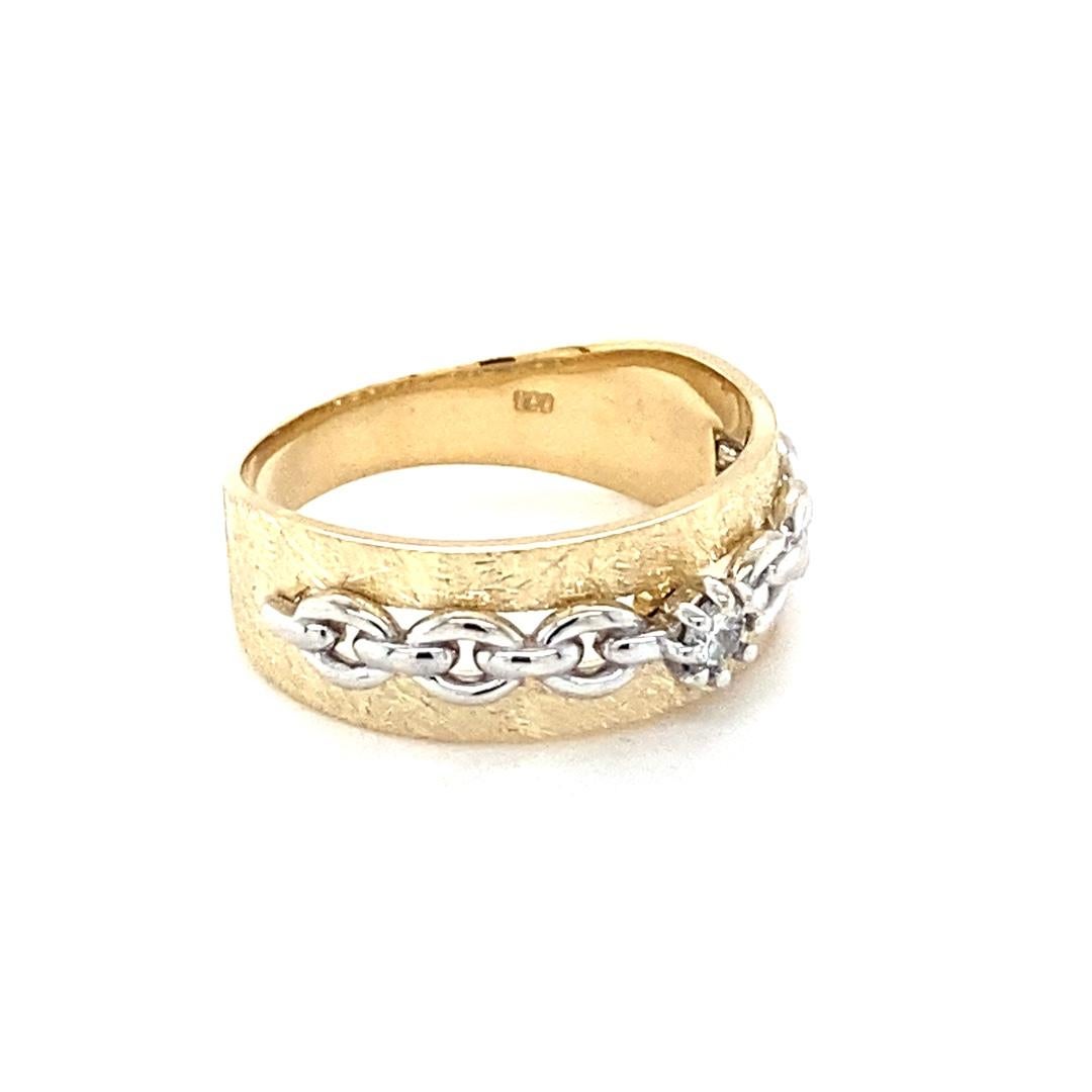 Round Cut Diamond Yellow Gold Band In New Condition For Sale In Los Angeles, CA