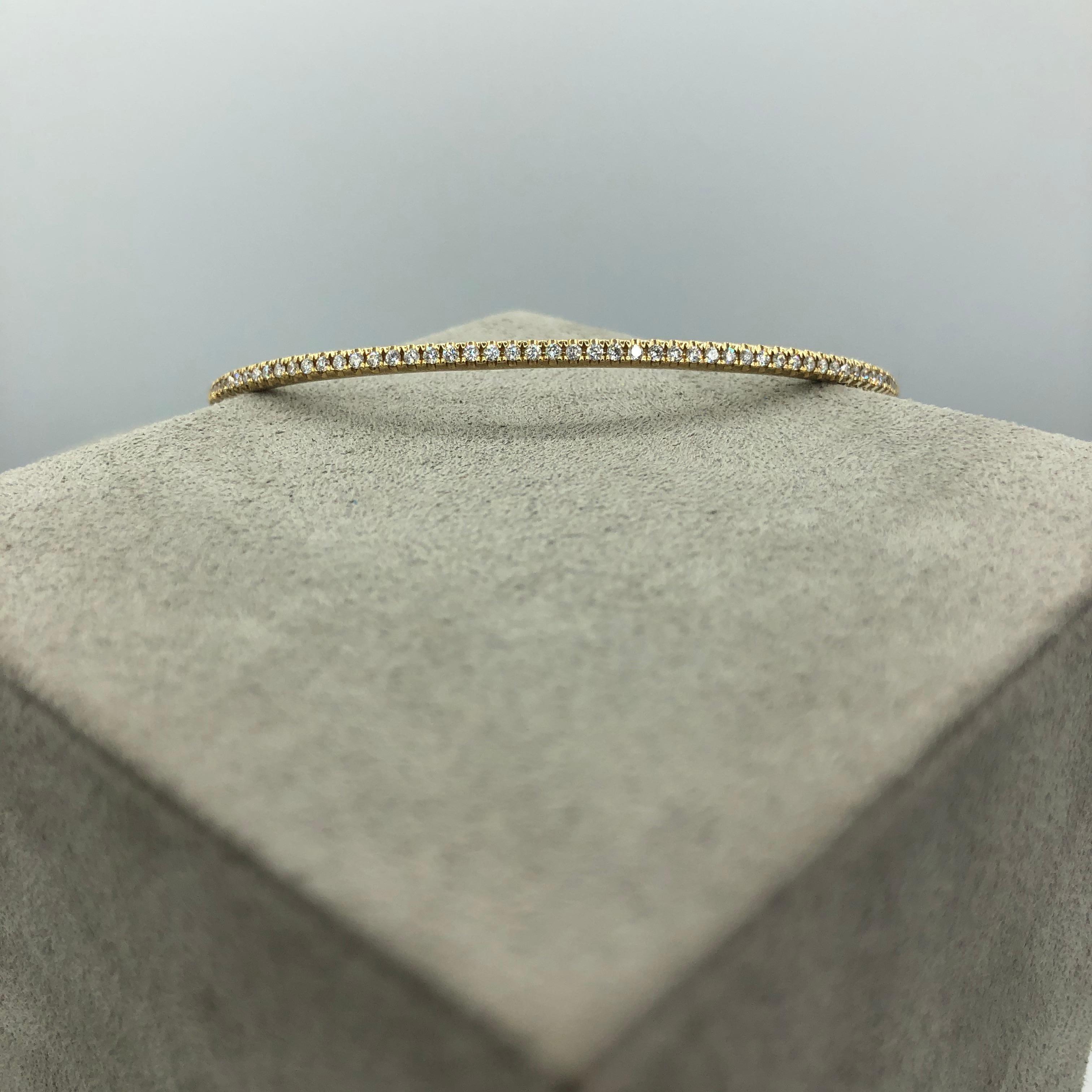 Round Cut Diamond Yellow Gold Bangle Bracelet In New Condition In New York, NY