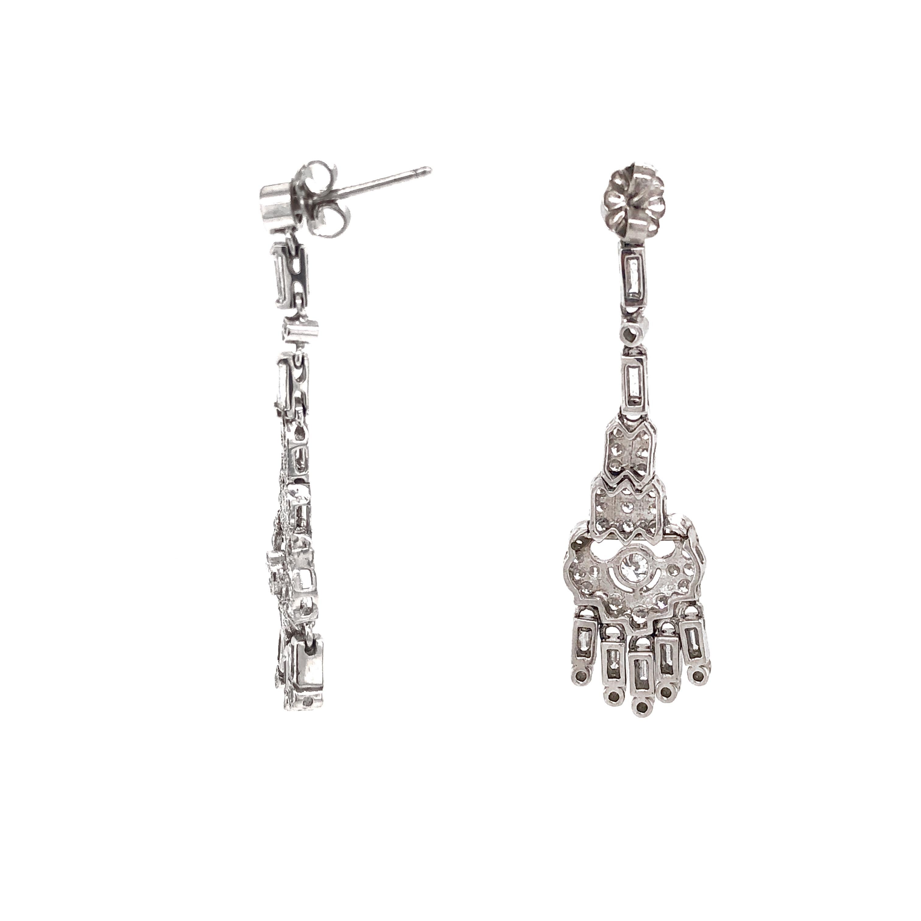 Round Cut Diamonds 2.49 Carat Platinum Drop Earrings In New Condition For Sale In New York, NY